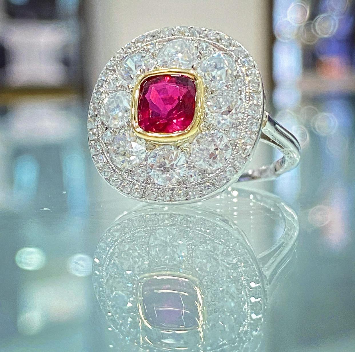 Art Deco 1.15ct Ruby and Diamond Cluster Ring, c.1920s For Sale 3