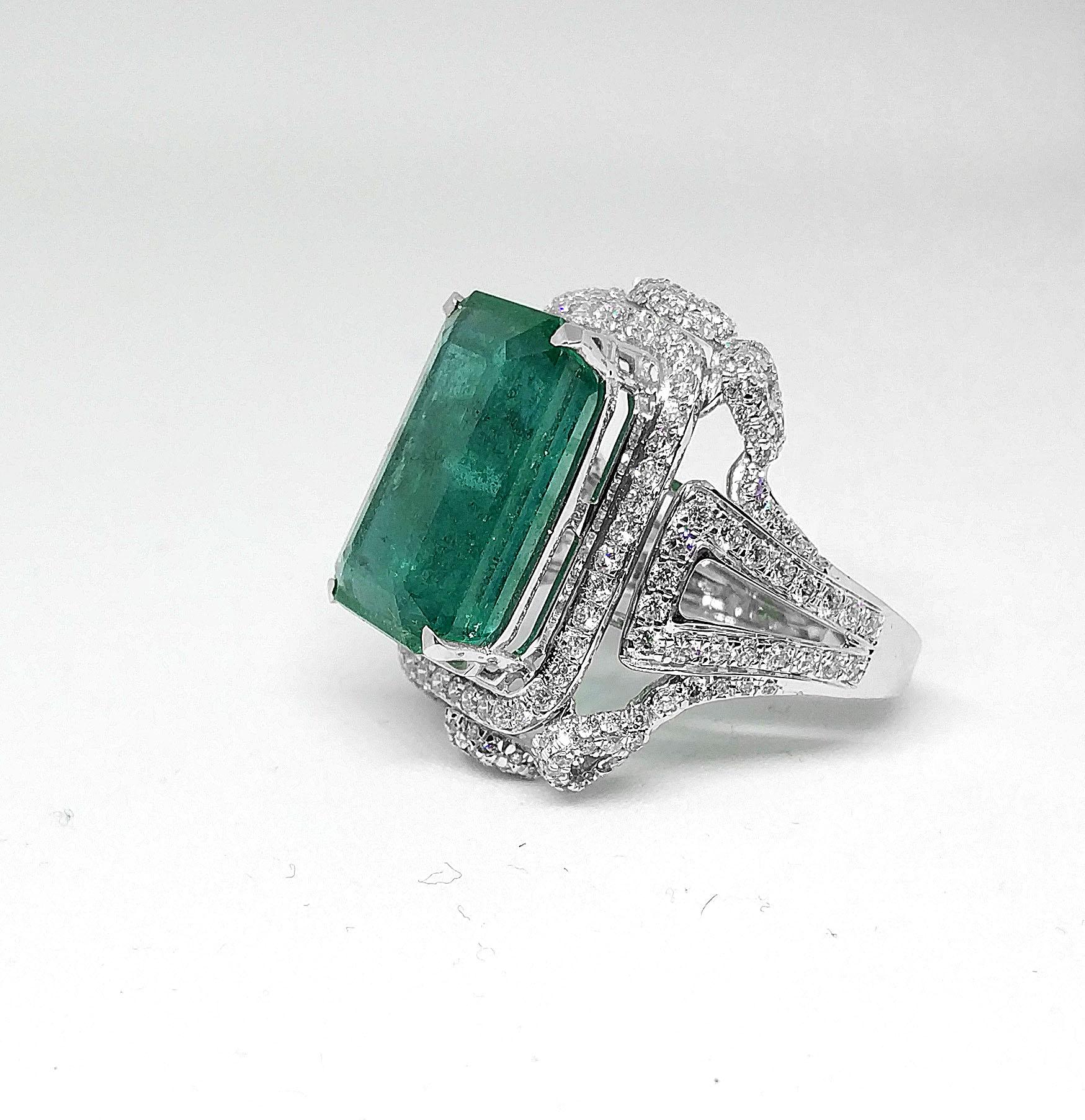 Art Deco 11.76 Carat Emerald 1.43 Carat Diamond Ring For Sale 1