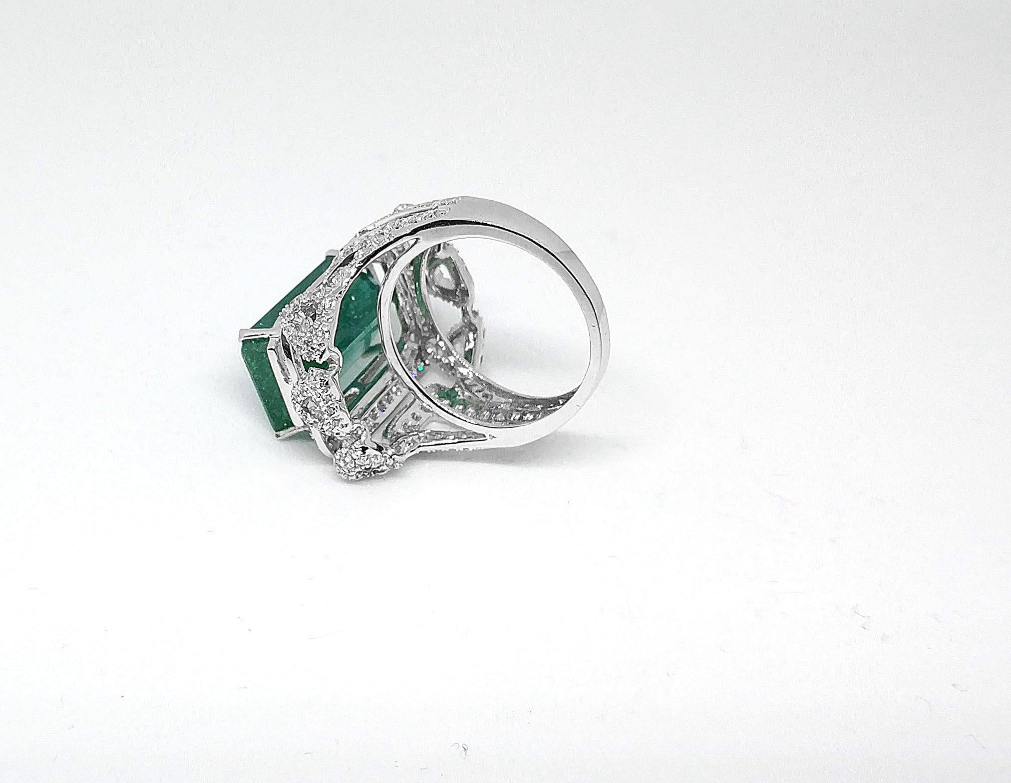 Art Deco 11.76 Carat Emerald 1.43 Carat Diamond Ring For Sale 2