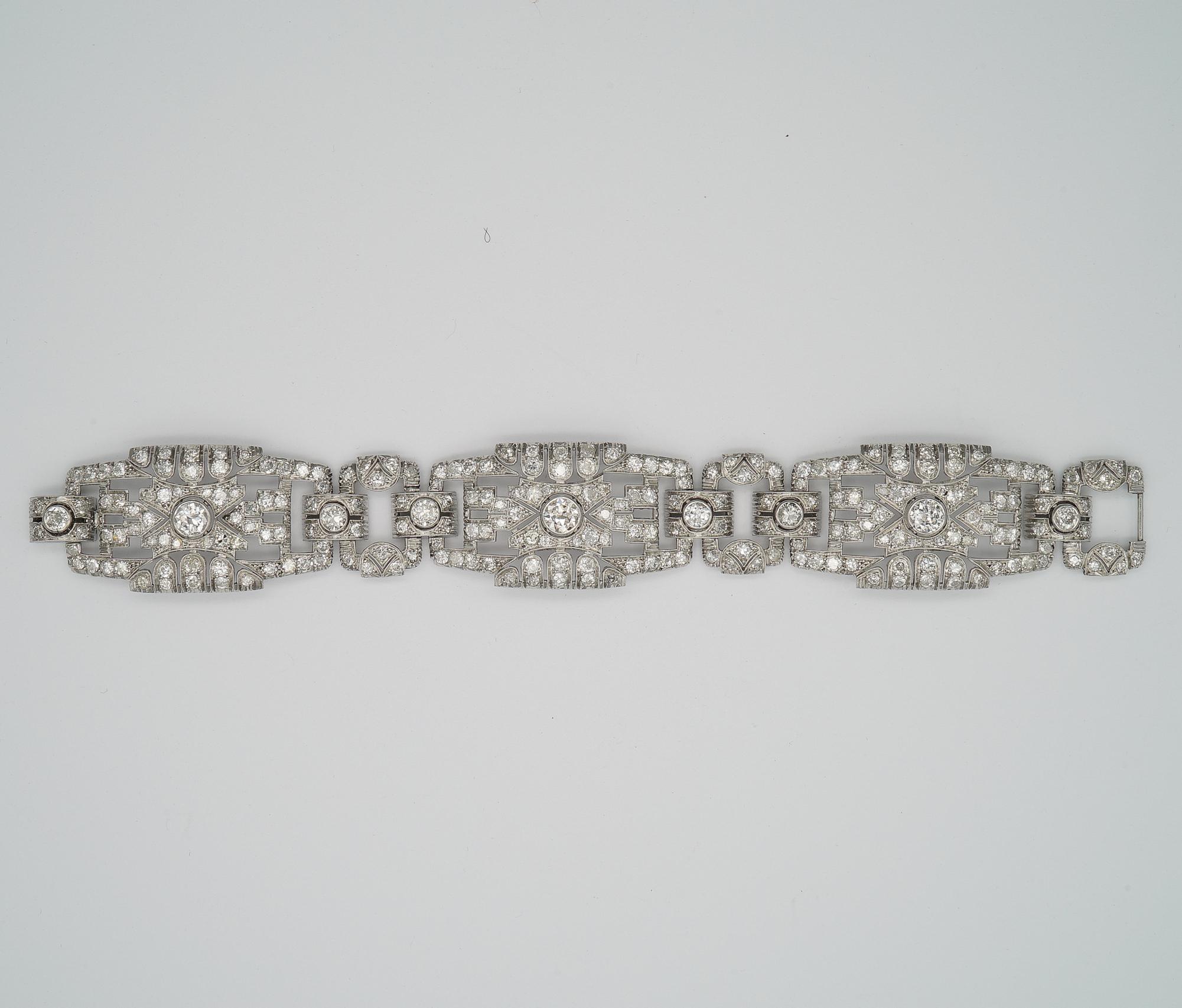 Brilliant Cut Art Deco 11.80 Ct Diamond Platinum Wide Panel Bracelet For Sale