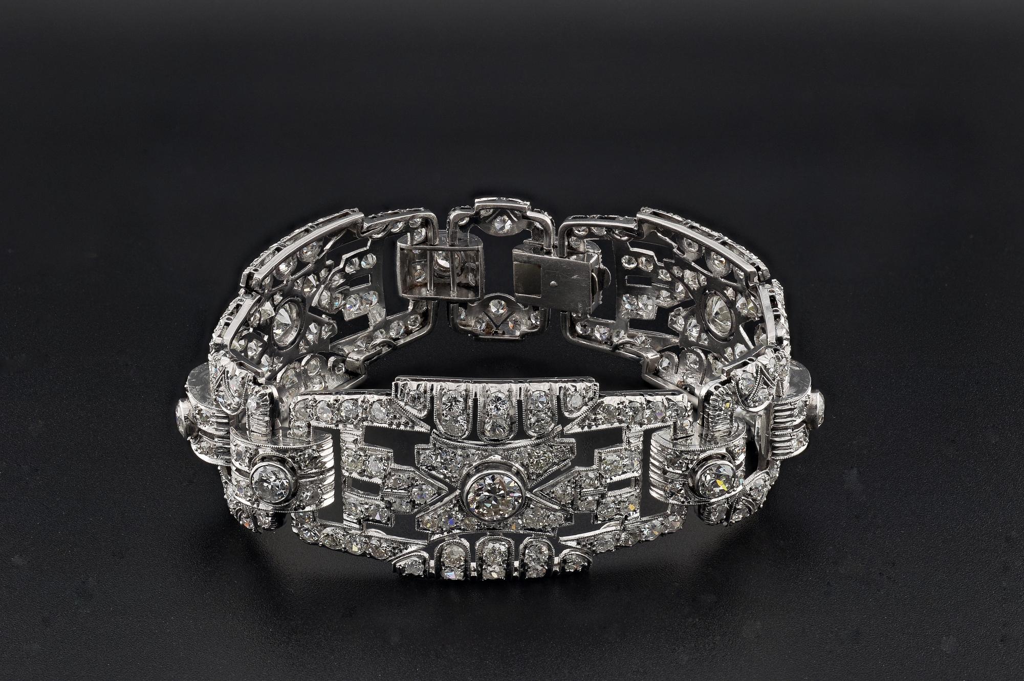 Art Deco 11.80 Ct Diamond Platinum Wide Panel Bracelet For Sale 1