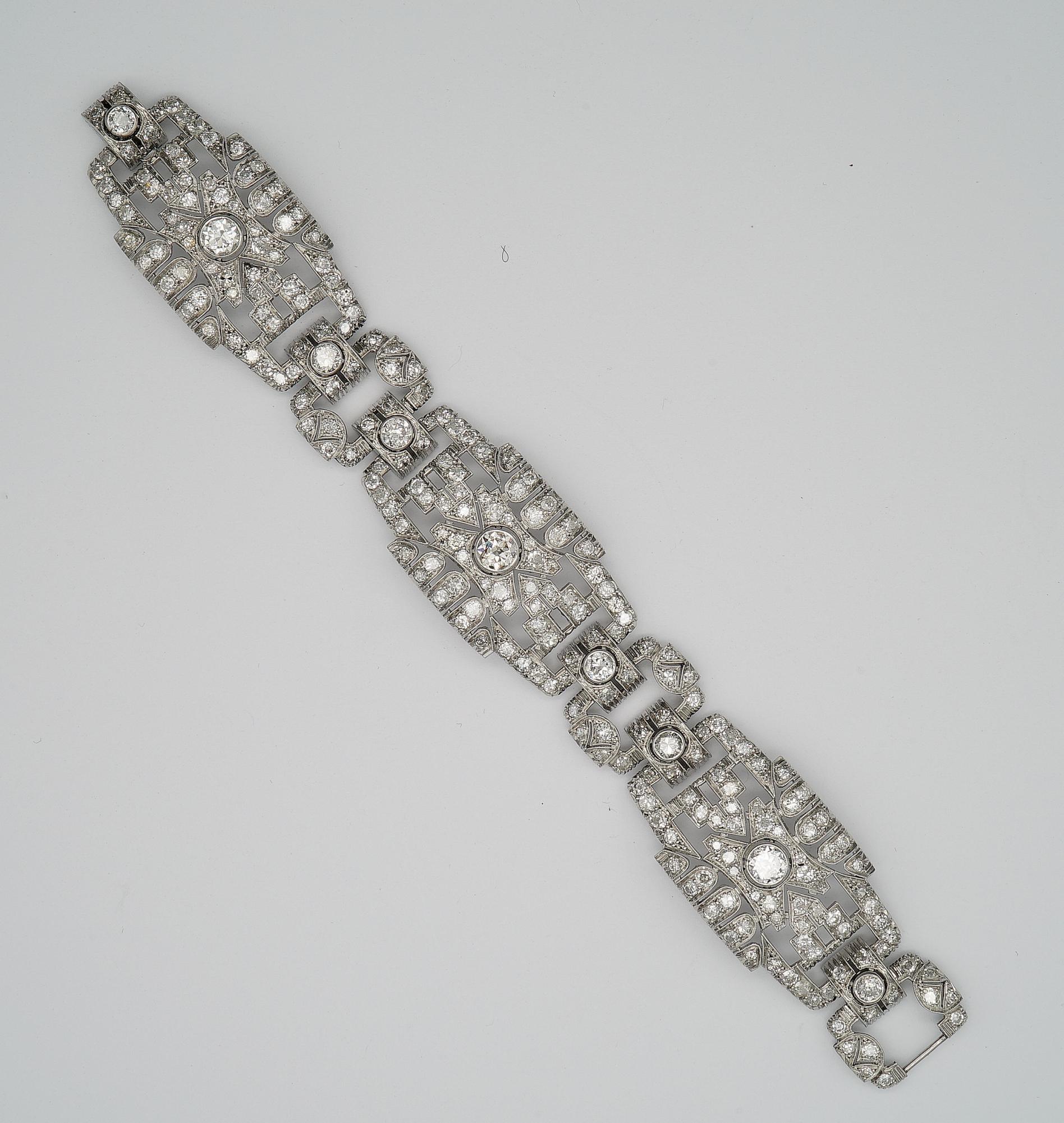 Art Deco 11.80 Ct Diamond Platinum Wide Panel Bracelet For Sale 2