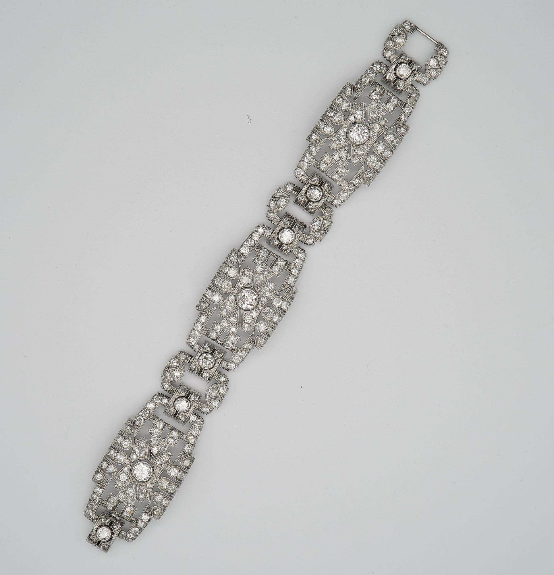 Art Deco 11.80 Ct Diamond Platinum Wide Panel Bracelet For Sale 3