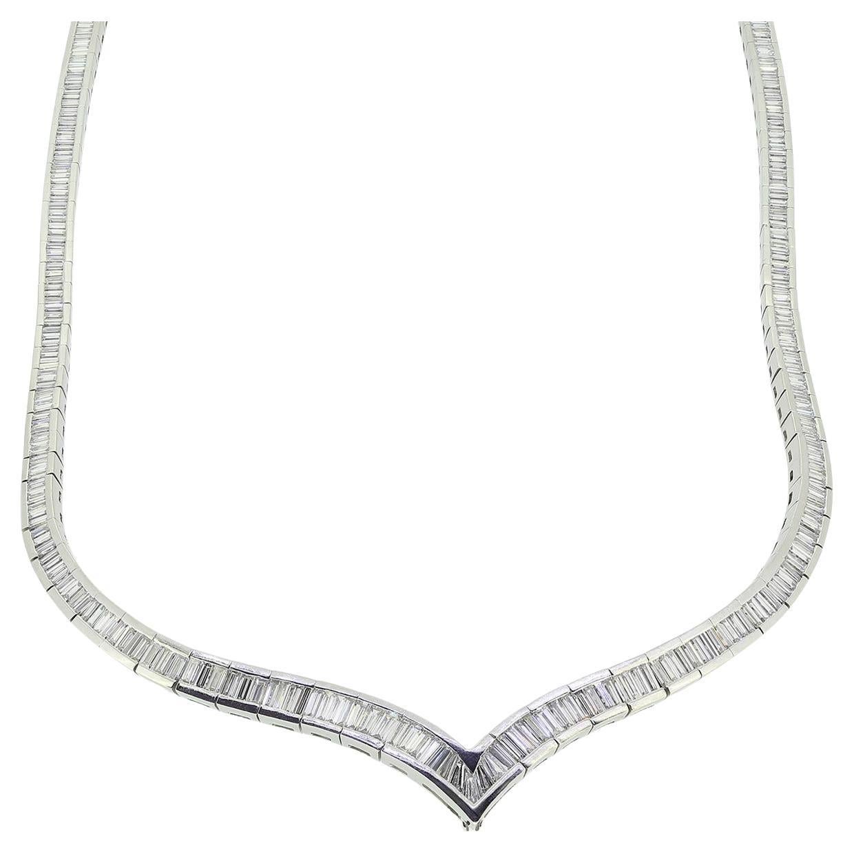 Collana Art Deco con diamanti taglio baguette da 11,99 carati in vendita