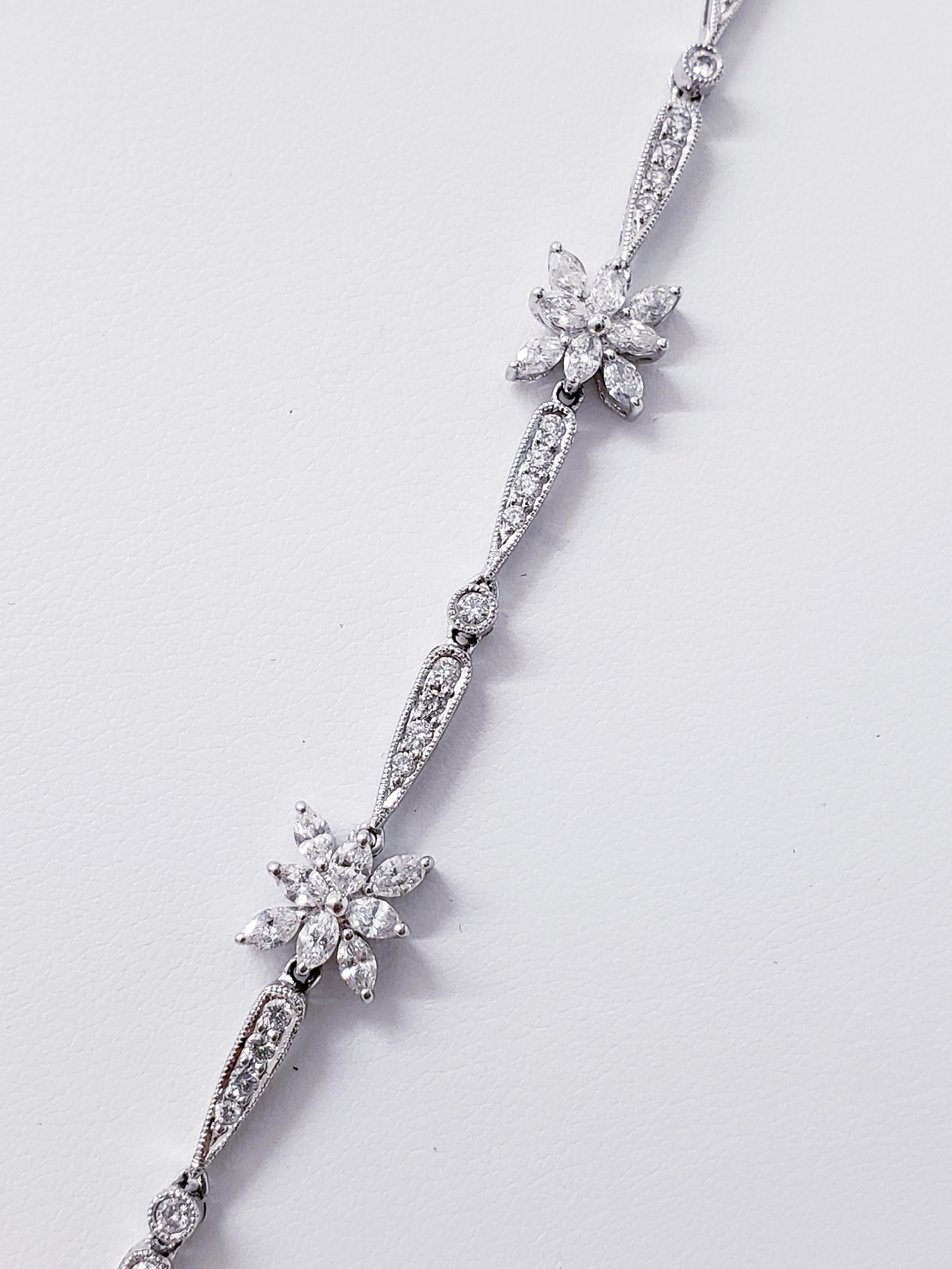Taille Marquise Collier goutte de créateur Art déco en or blanc 18 carats avec diamants et perles de 7 carats en vente