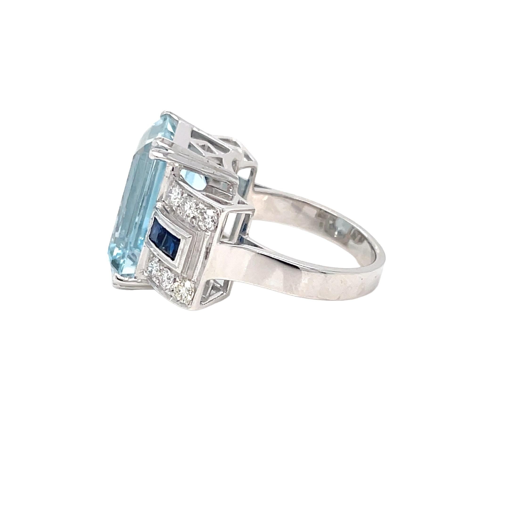 Round Cut Art Deco 12 Carat Aquamarine Diamond Sapphire Gold Ring For Sale