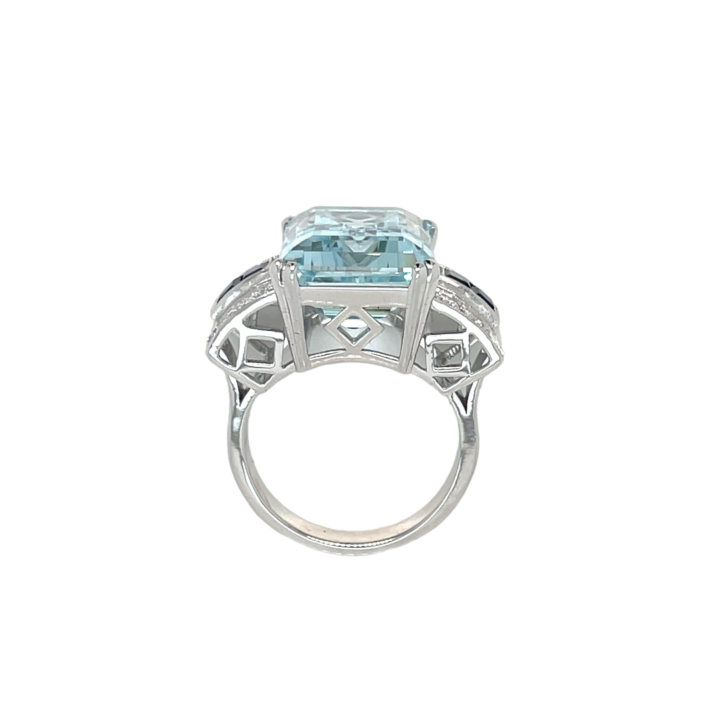 Art Deco 12 Carat Aquamarine Diamond Sapphire Gold Ring In Excellent Condition For Sale In Napoli, NA