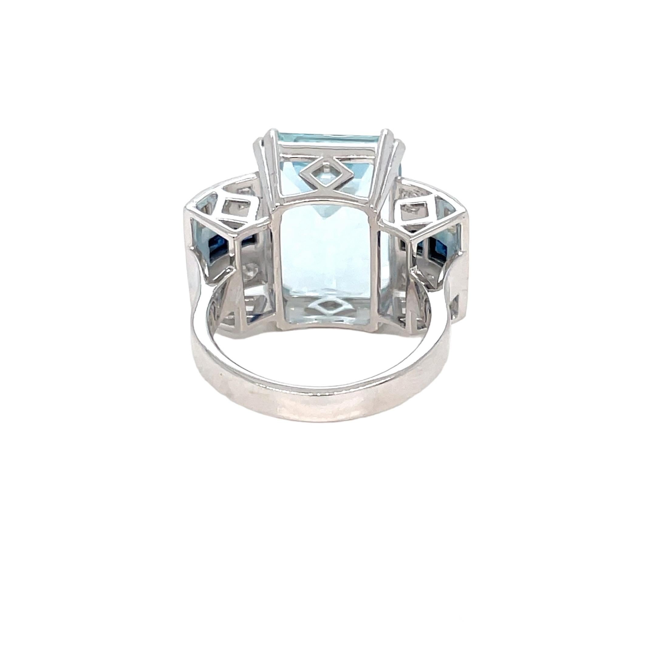 Women's Art Deco 12 Carat Aquamarine Diamond Sapphire Gold Ring For Sale