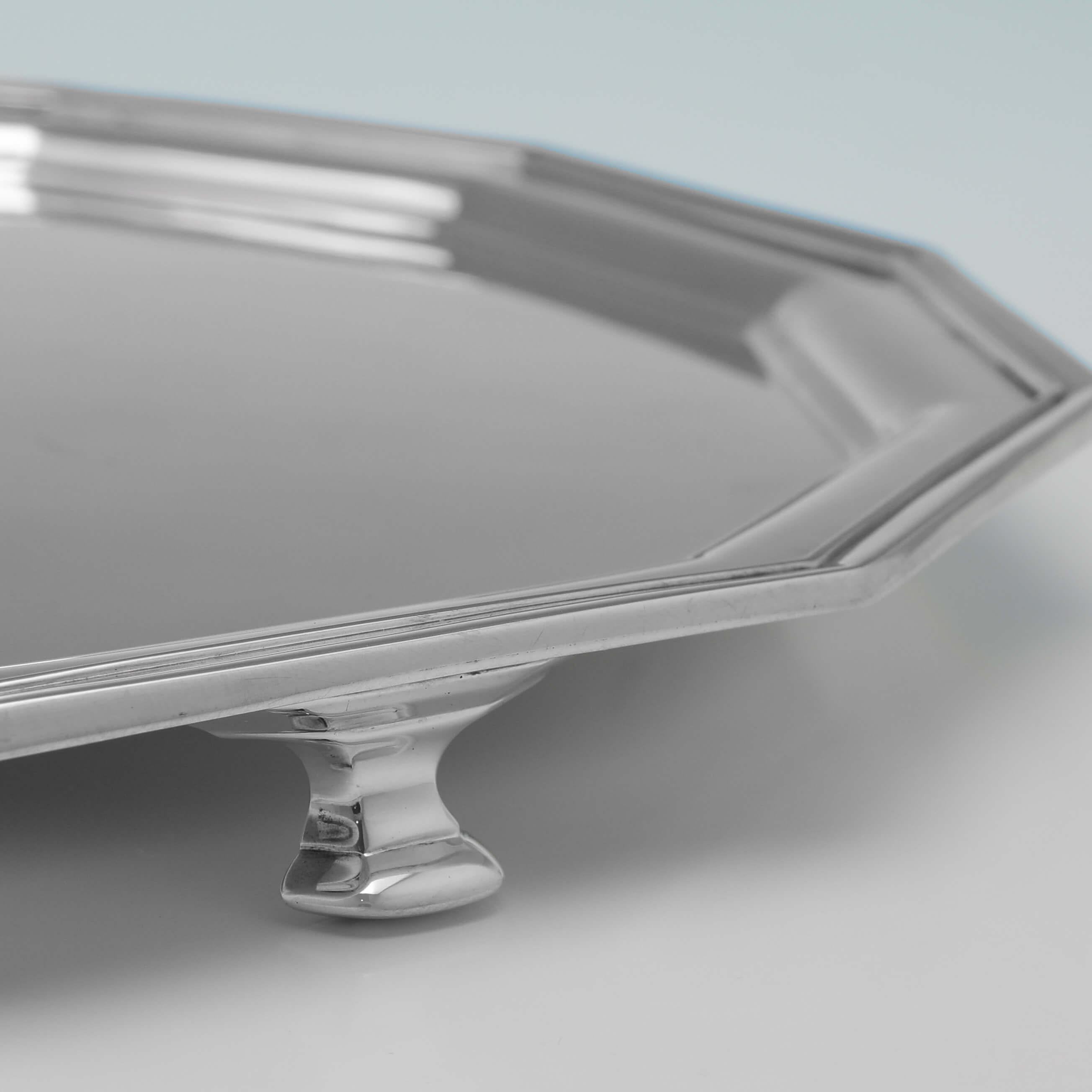 Art Deco 12 Sided Sterling Silver Salver - Made in 1936 In Good Condition For Sale In London, London