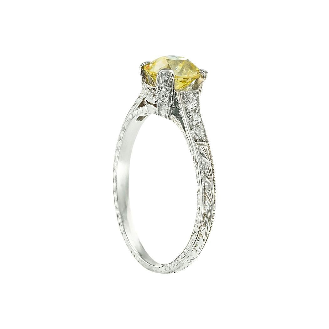 Verlobungsring aus Platin mit 1.20 Karat gelbem Fancy-Diamant im Art déco-Stil (Alteuropäischer Schliff) im Angebot