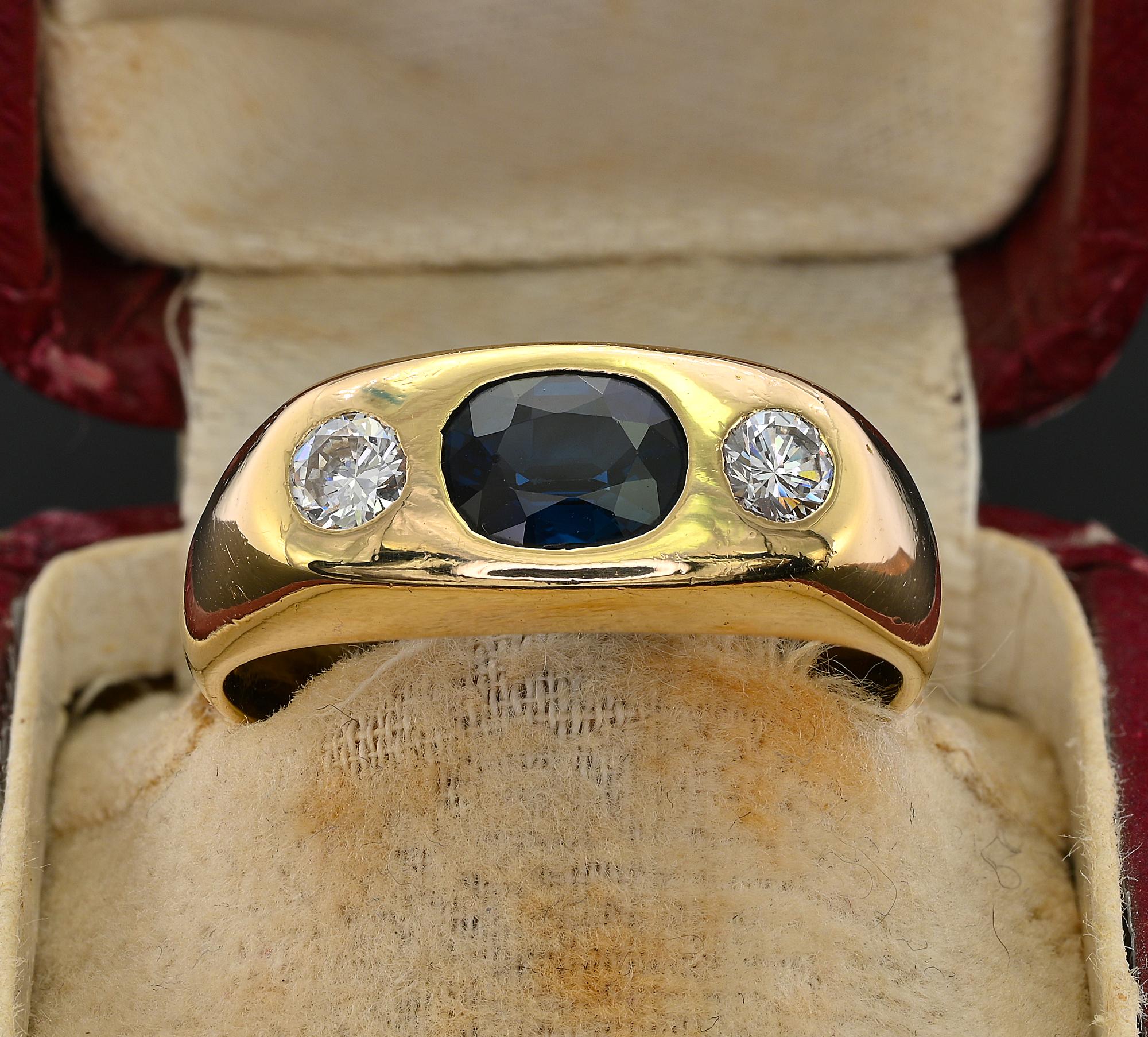 Art déco Art Deco 1.20 Ct Natural Sapphire .40 Ct Diamond Three Stone Gent 18 KT Ring en vente