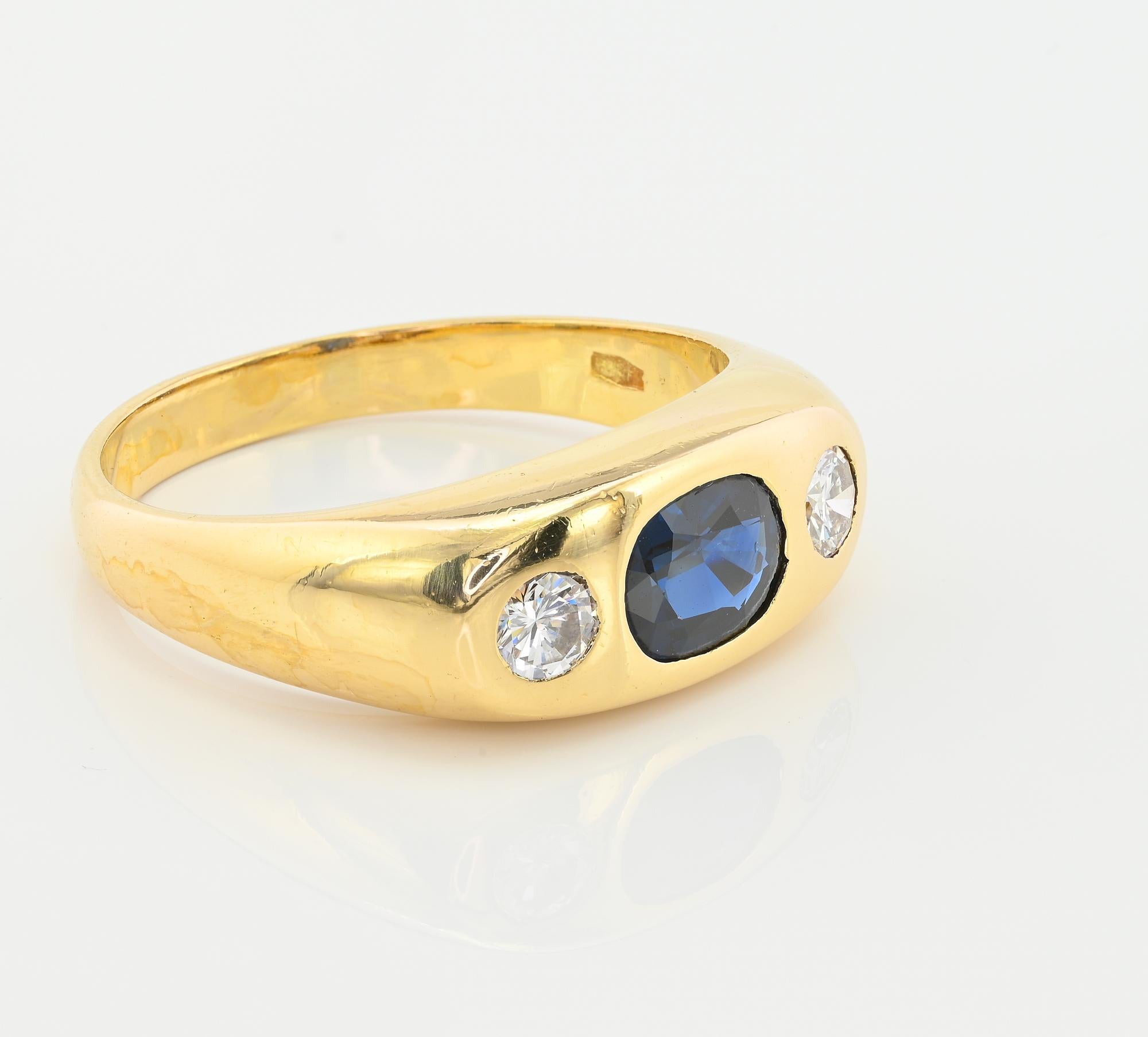 Art Deco 1.20 Ct Natural Sapphire .40 Ct Diamond Three Stone Gent 18 KT Ring In Good Condition For Sale In Napoli, IT