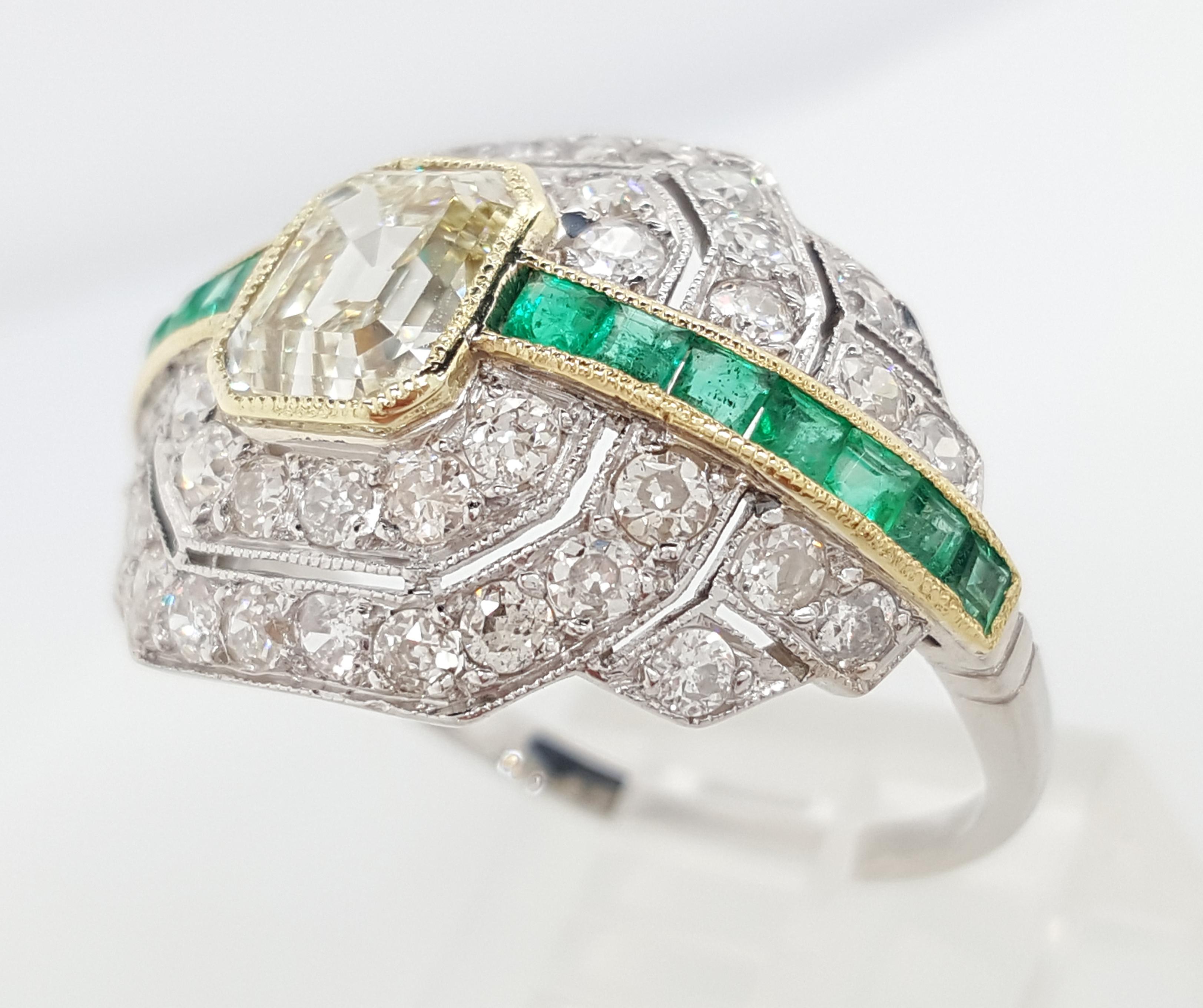 Art Deco 1.24 Carat Emerald Cut Diamond and Emerald Platinum Ring In Excellent Condition In Addison, TX
