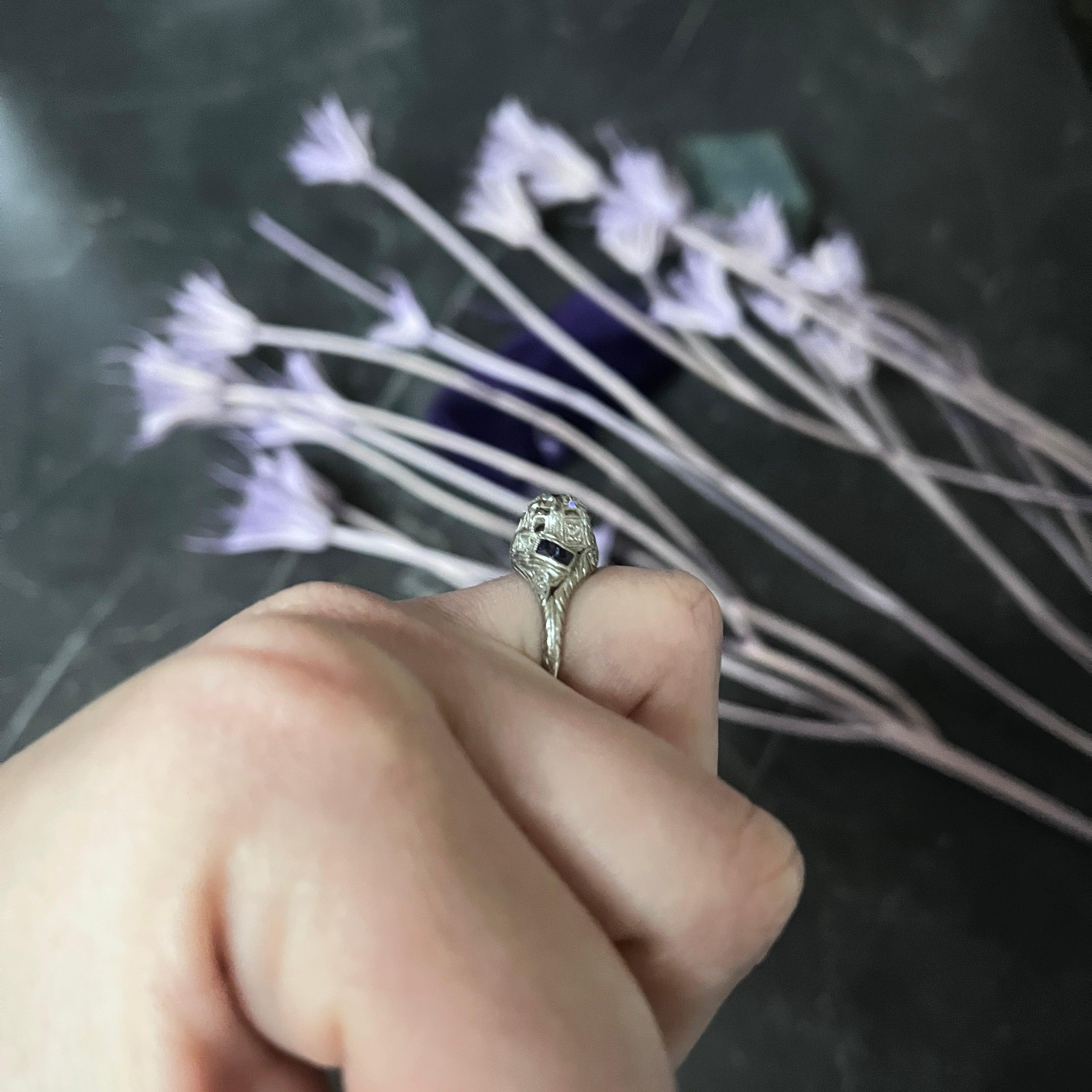 Art Deco 1.24 Carats Diamond Sapphire Platinum Foliate Engagement Ring For Sale 7