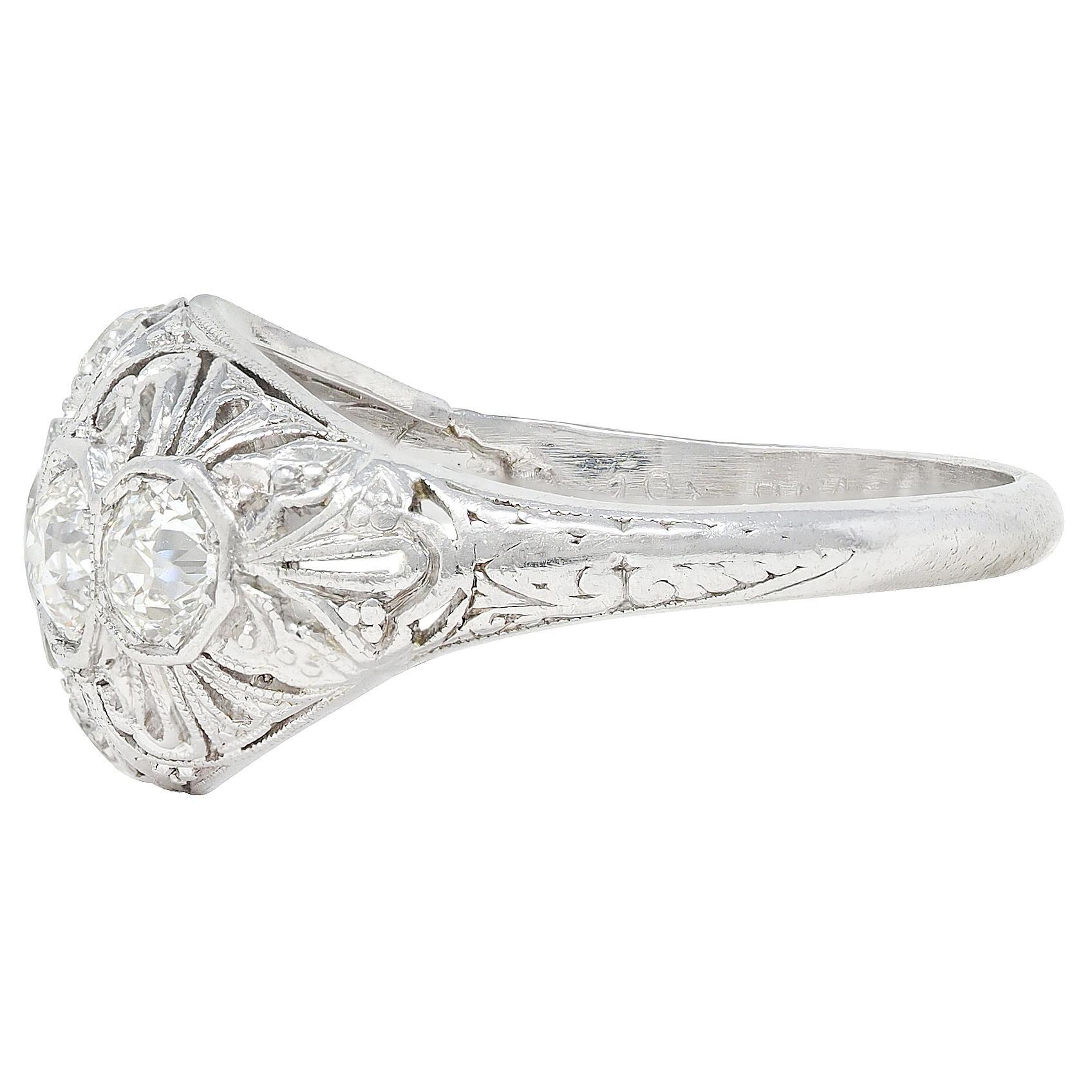 Art Deco 1.25 CTW Diamond Platinum Pierce Scrolling Vintage Bombé Band Ring Unisexe en vente