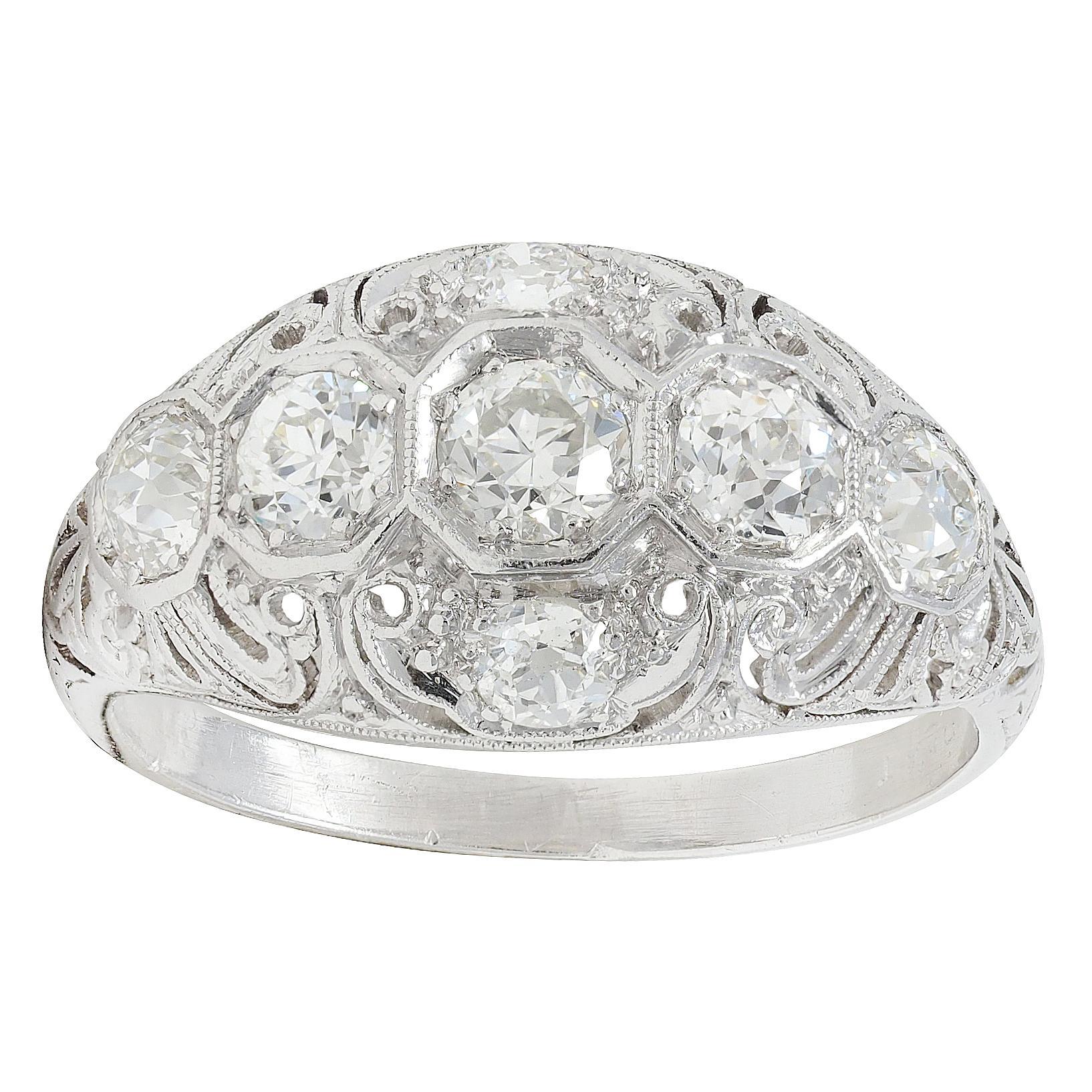 Art Deco 1.25 CTW Diamond Platinum Pierce Scrolling Vintage Bombé Band Ring en vente 2