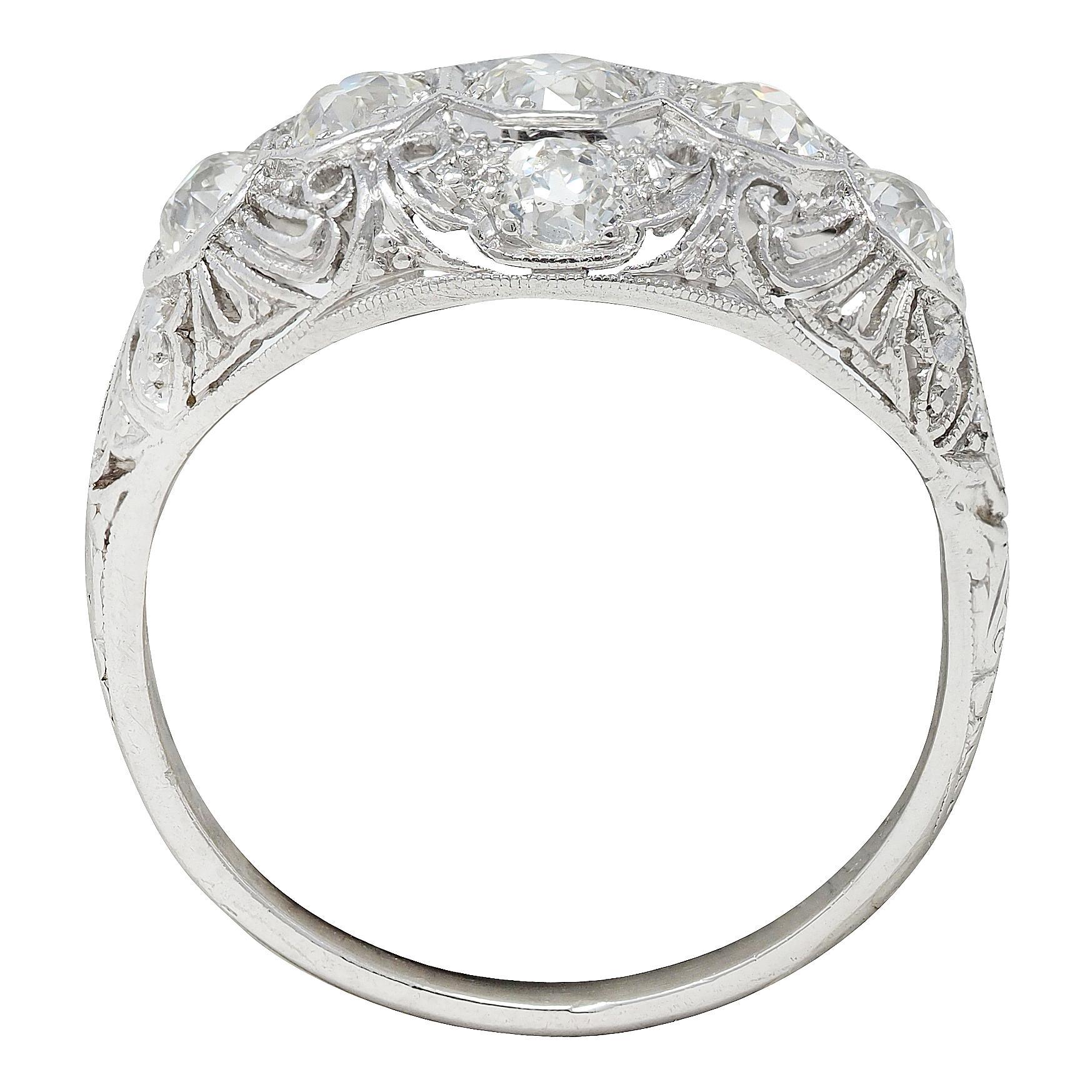 Art Deco 1.25 CTW Diamond Platinum Pierce Scrolling Vintage Bombé Band Ring en vente 3