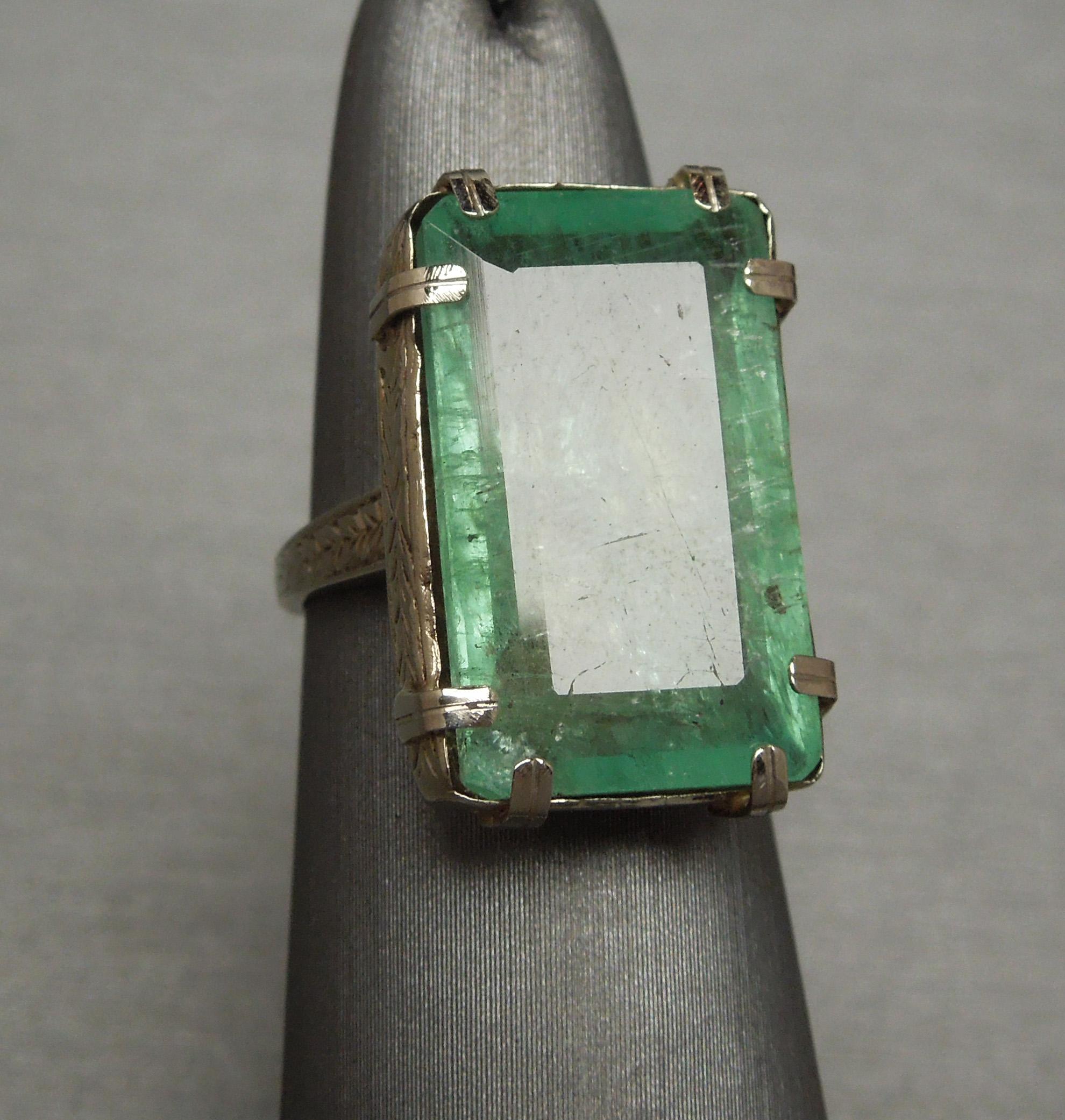 Art Deco 12.50 Carat Emerald Cut Emerald Solitaire Ring For Sale 2