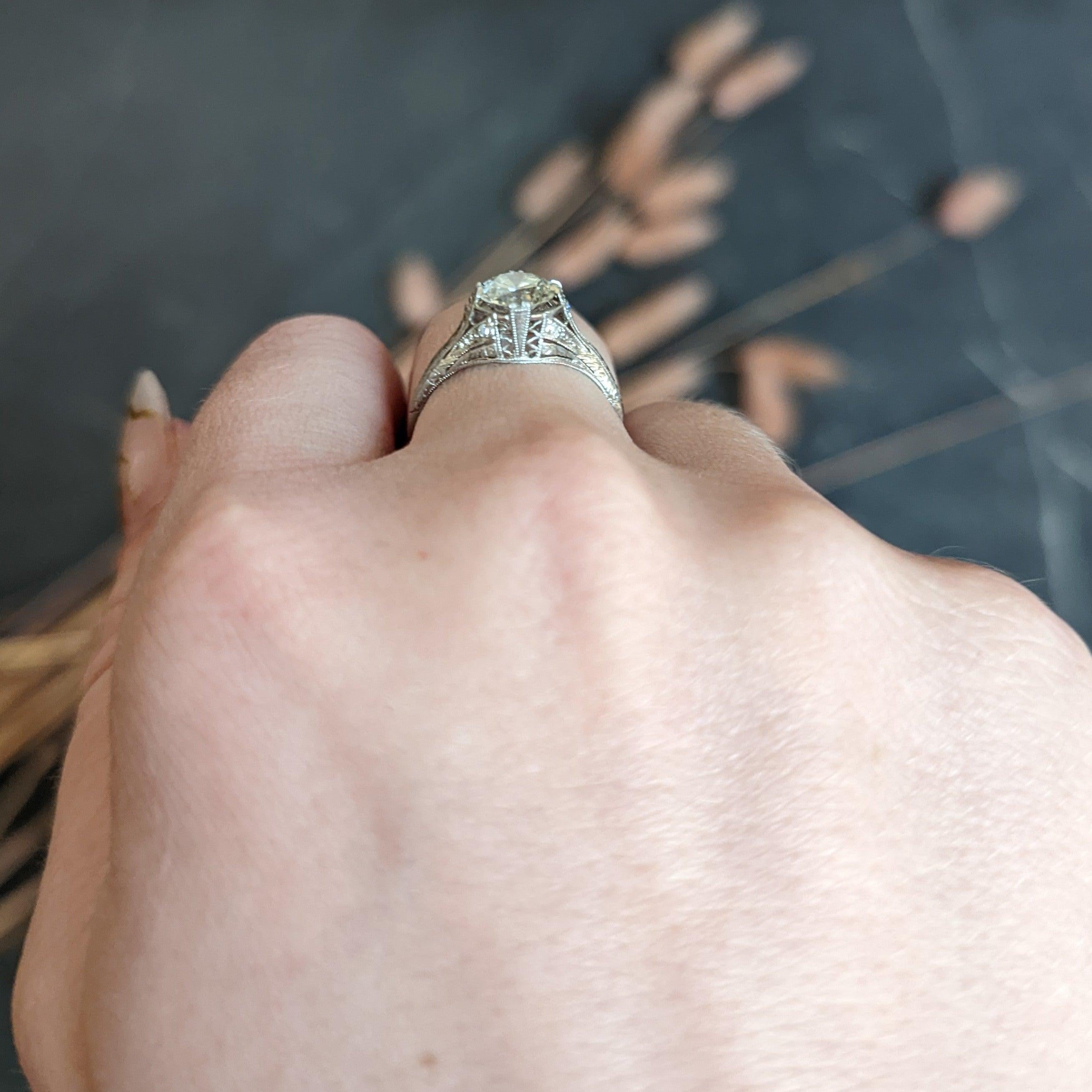 Art Deco 1.26 Carats Diamond Platinum Engraved Engagement Ring 6