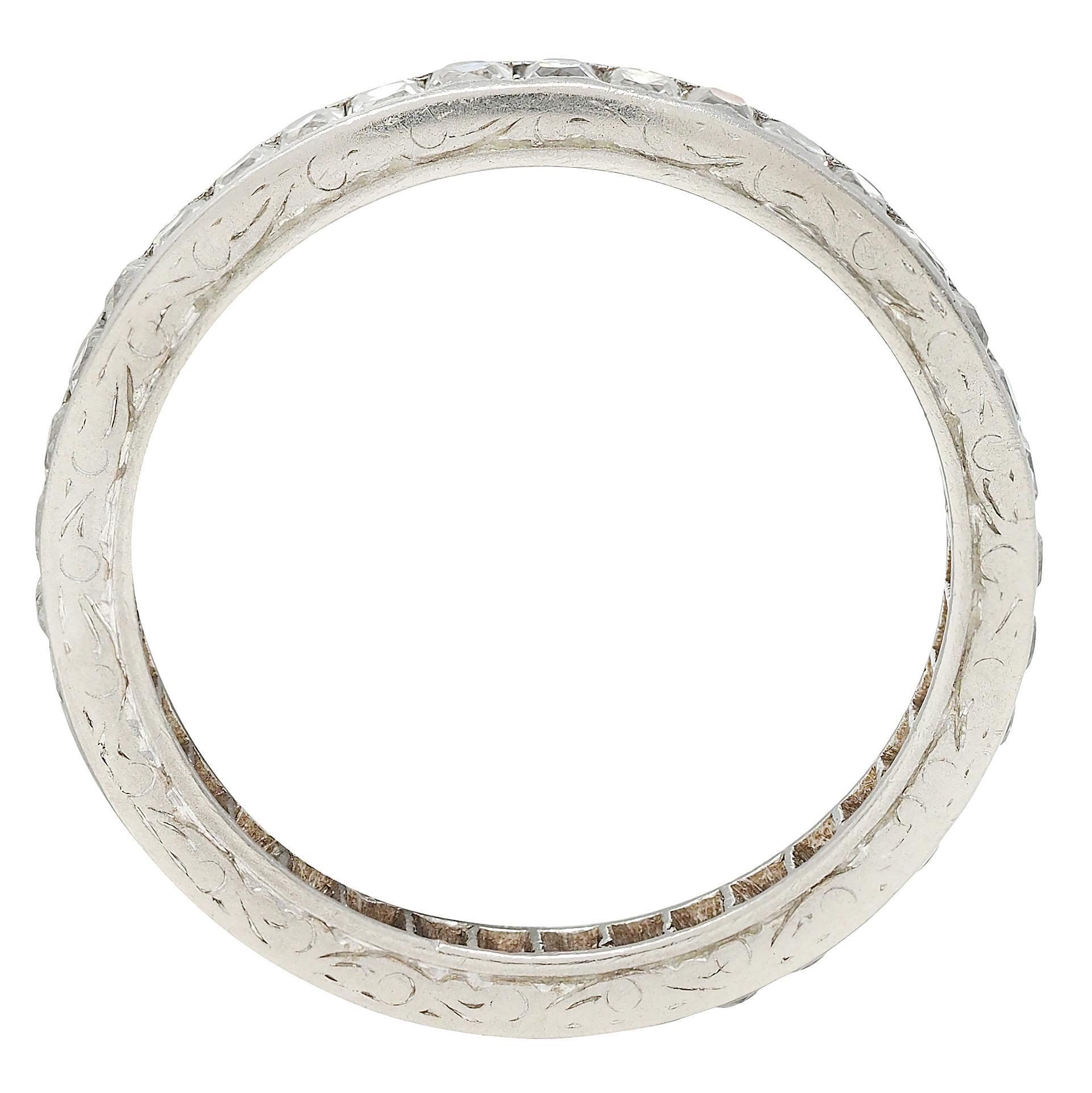 Art Déco Anello di fidanzamento dell'eternità vintage in platino con diamante taglio francese 1,30 CTW Art of Vintage in vendita