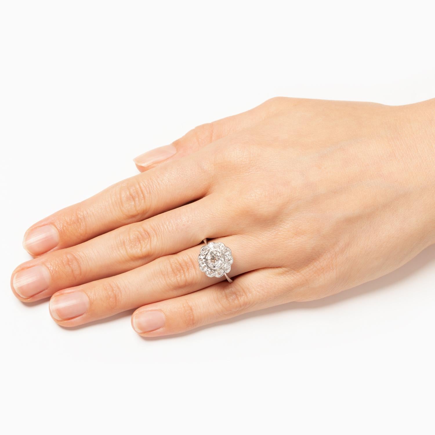 Art-Déco-Halo-Ring mit 1,30 Karat Diamant, ca. 1920er Jahre für Damen oder Herren im Angebot