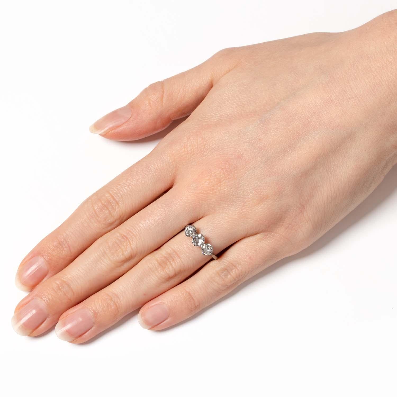 Women's Art Deco 1.30ct Diamond Trilogy Ring, c.1920s For Sale