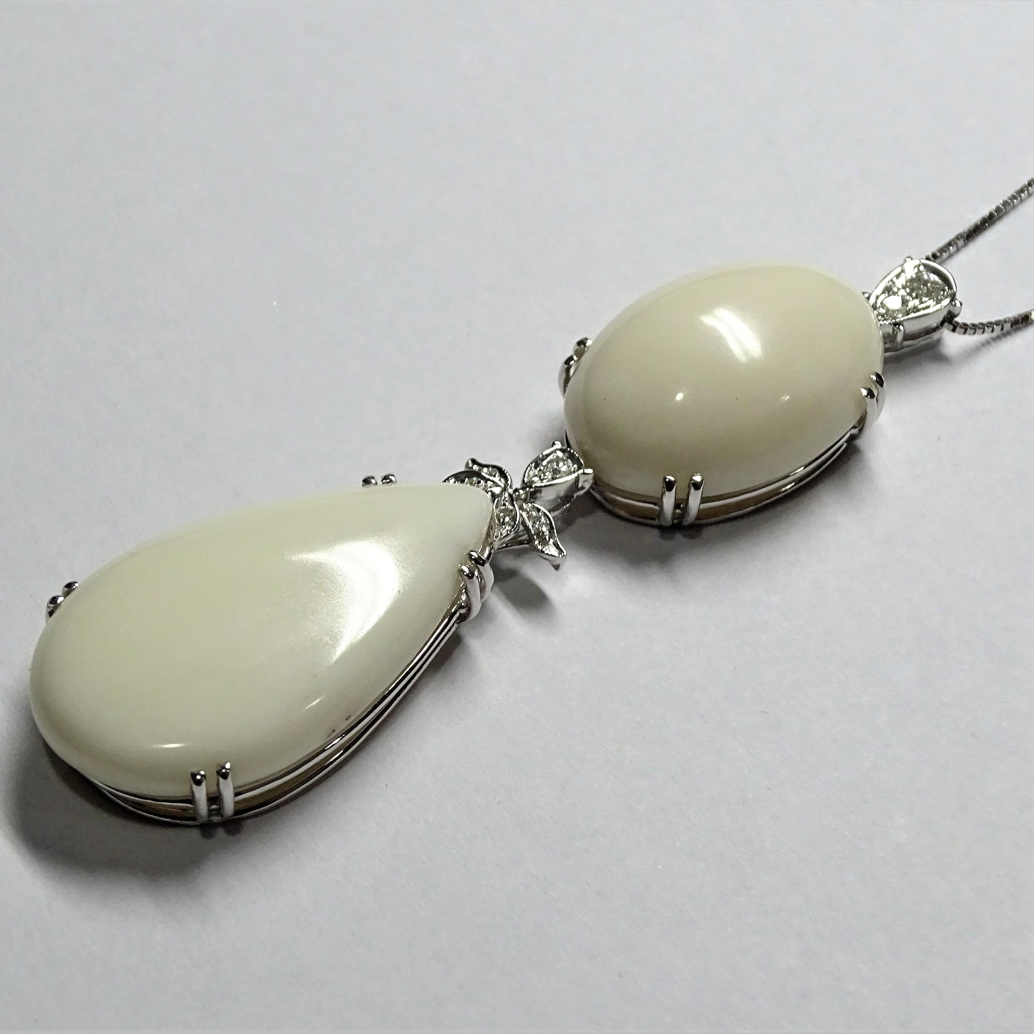 Round Cut Art Deco Style 13.4 Grams White Coral White Diamond 18 Karat White Gold Pendant For Sale