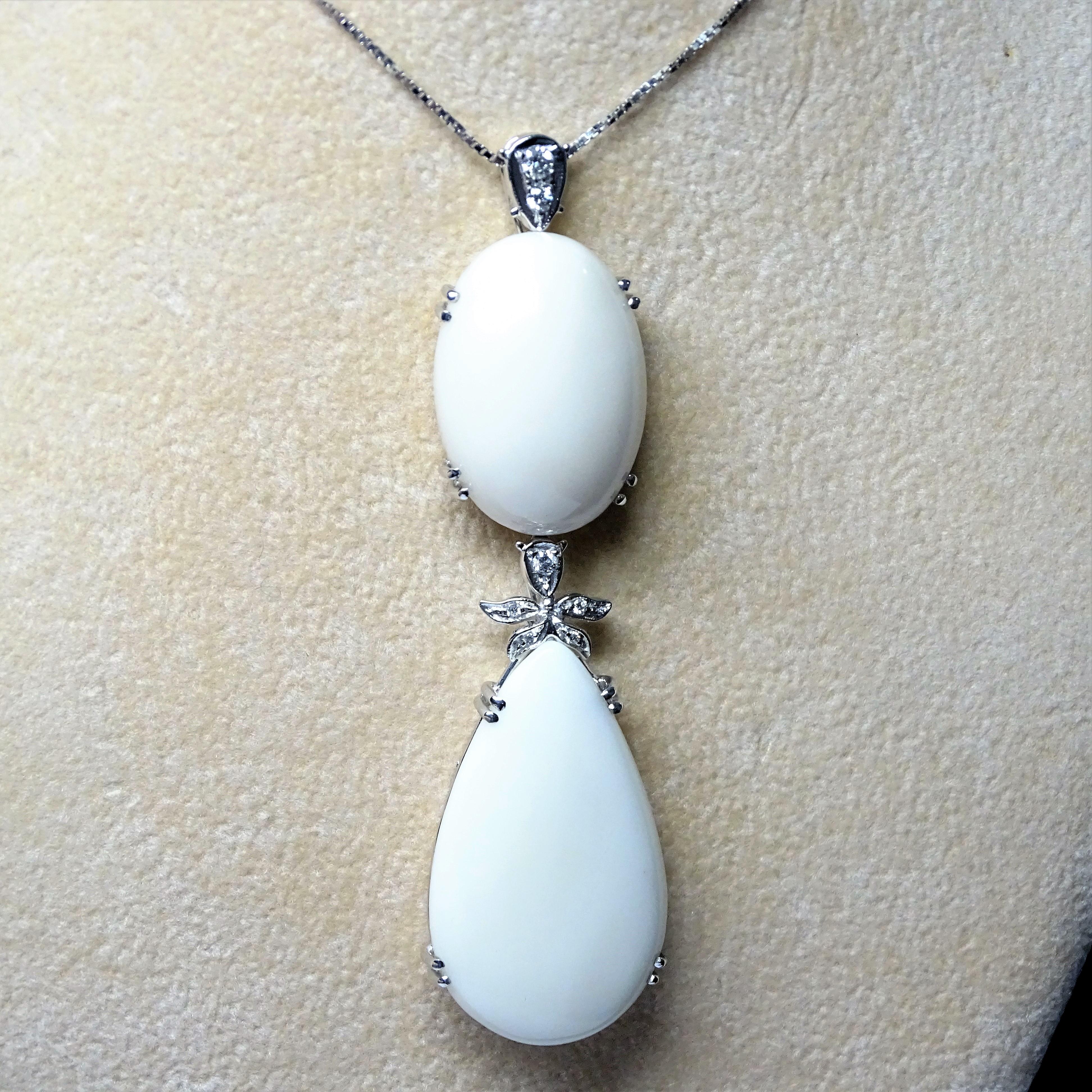 Art Deco Style 13.4 Grams White Coral White Diamond 18 Karat White Gold Pendant For Sale 1