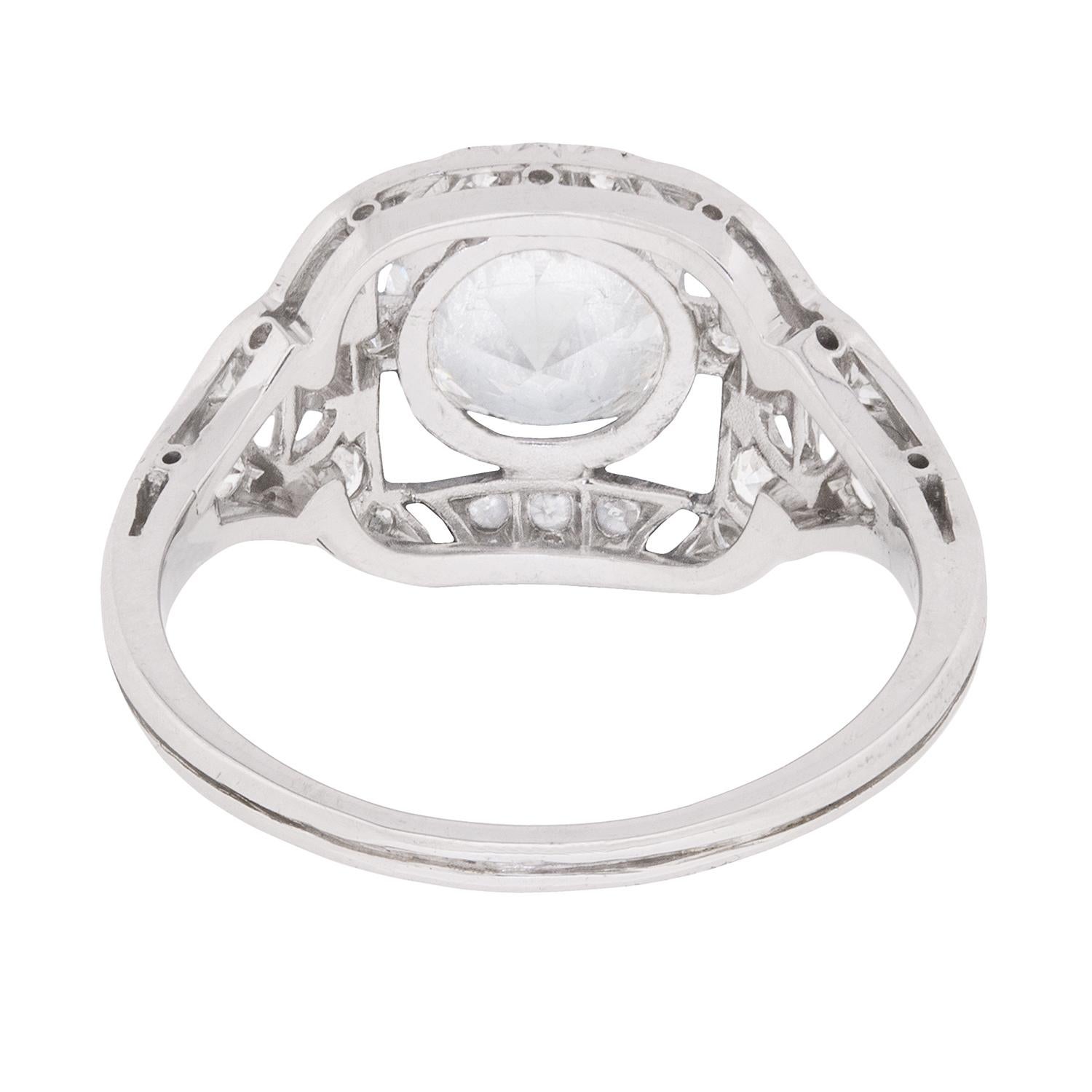 Women's or Men's Art Deco 1.35 Carat Diamond Cluster Engagement Ring, circa 1920s