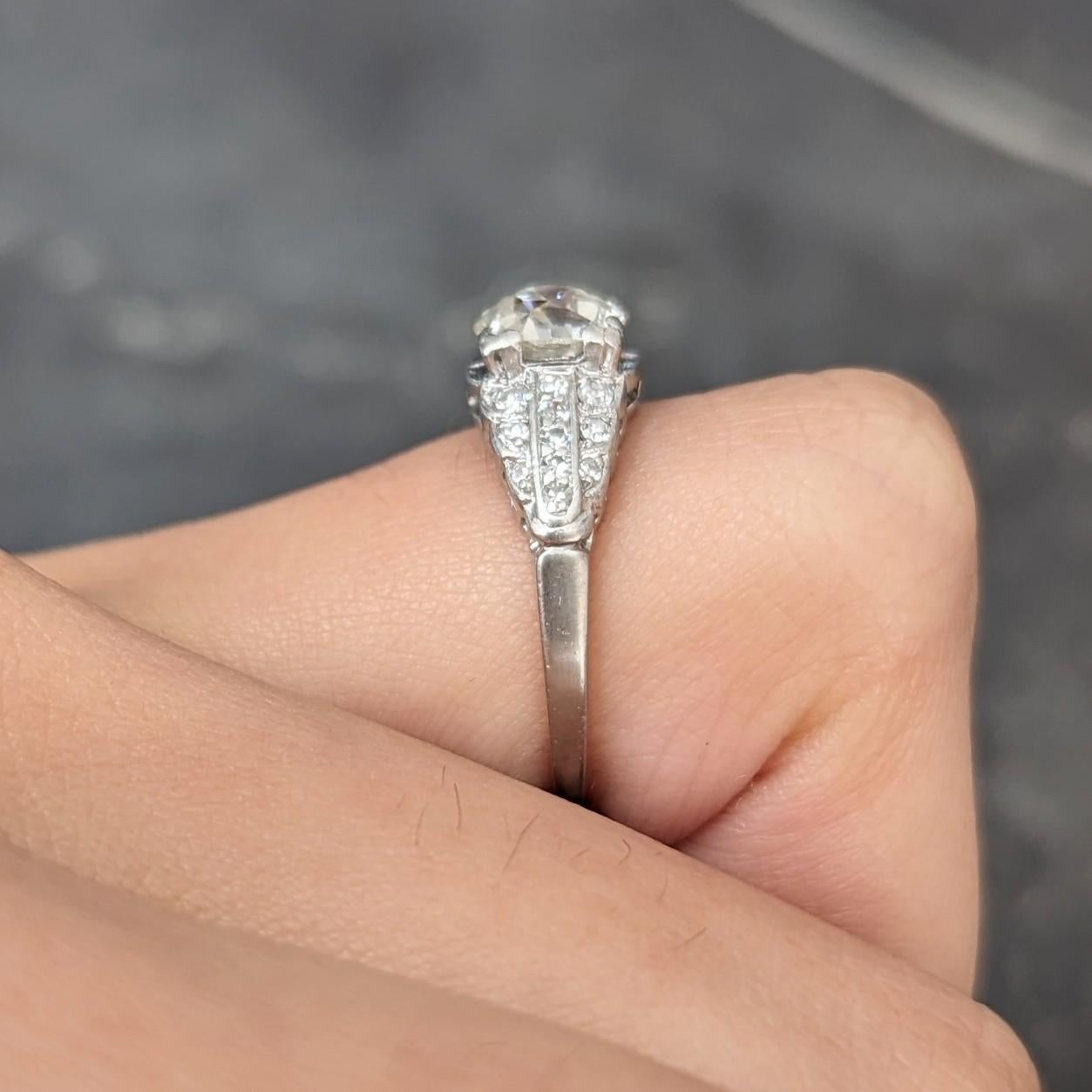 Art Deco 1.35 Carats Diamond Platinum Square Form Vintage Engagement Ring For Sale 5