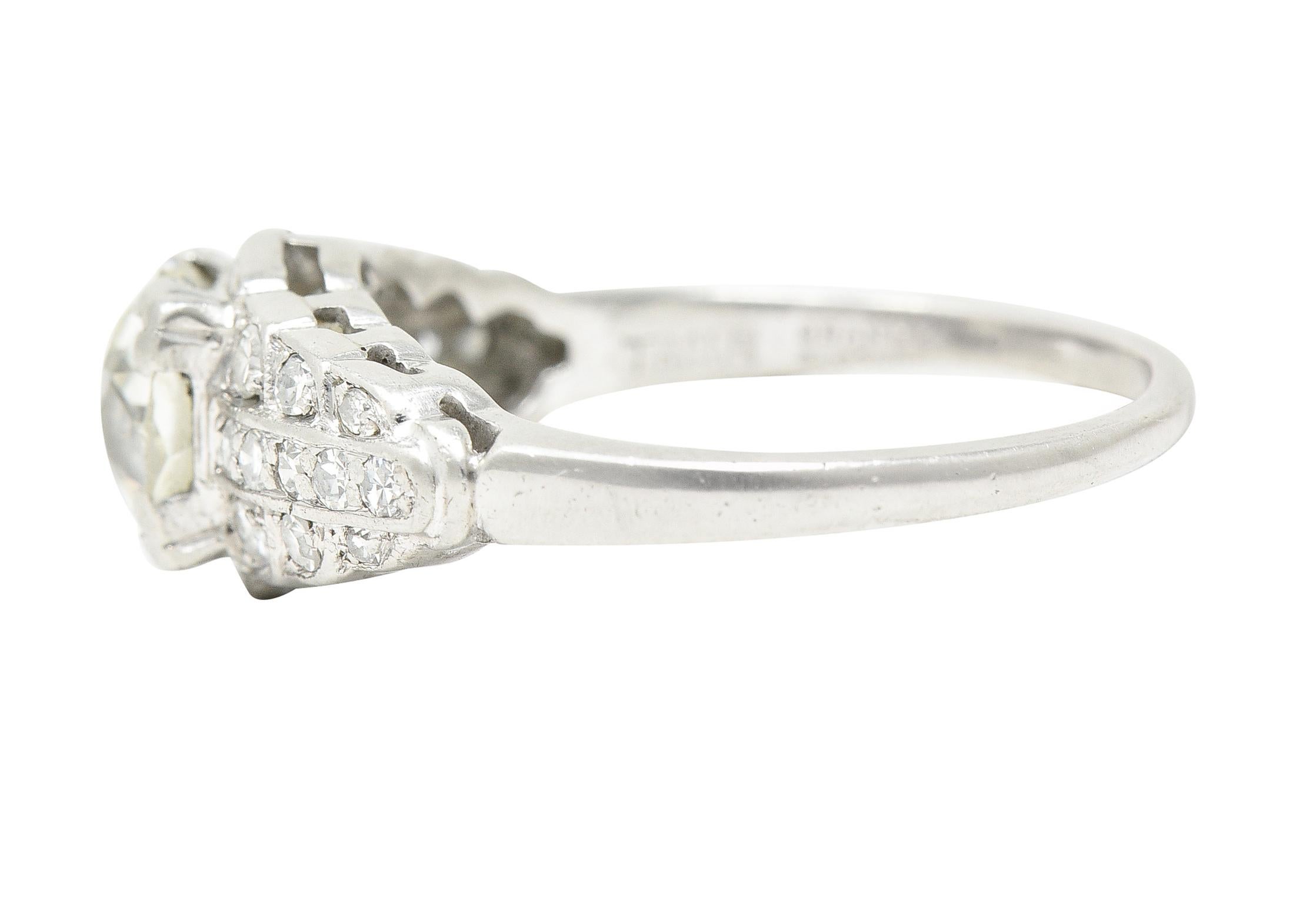 Art Deco 1,35 Karat Diamant Platin Quadratischer Form Vintage Verlobungsring im Zustand „Hervorragend“ im Angebot in Philadelphia, PA