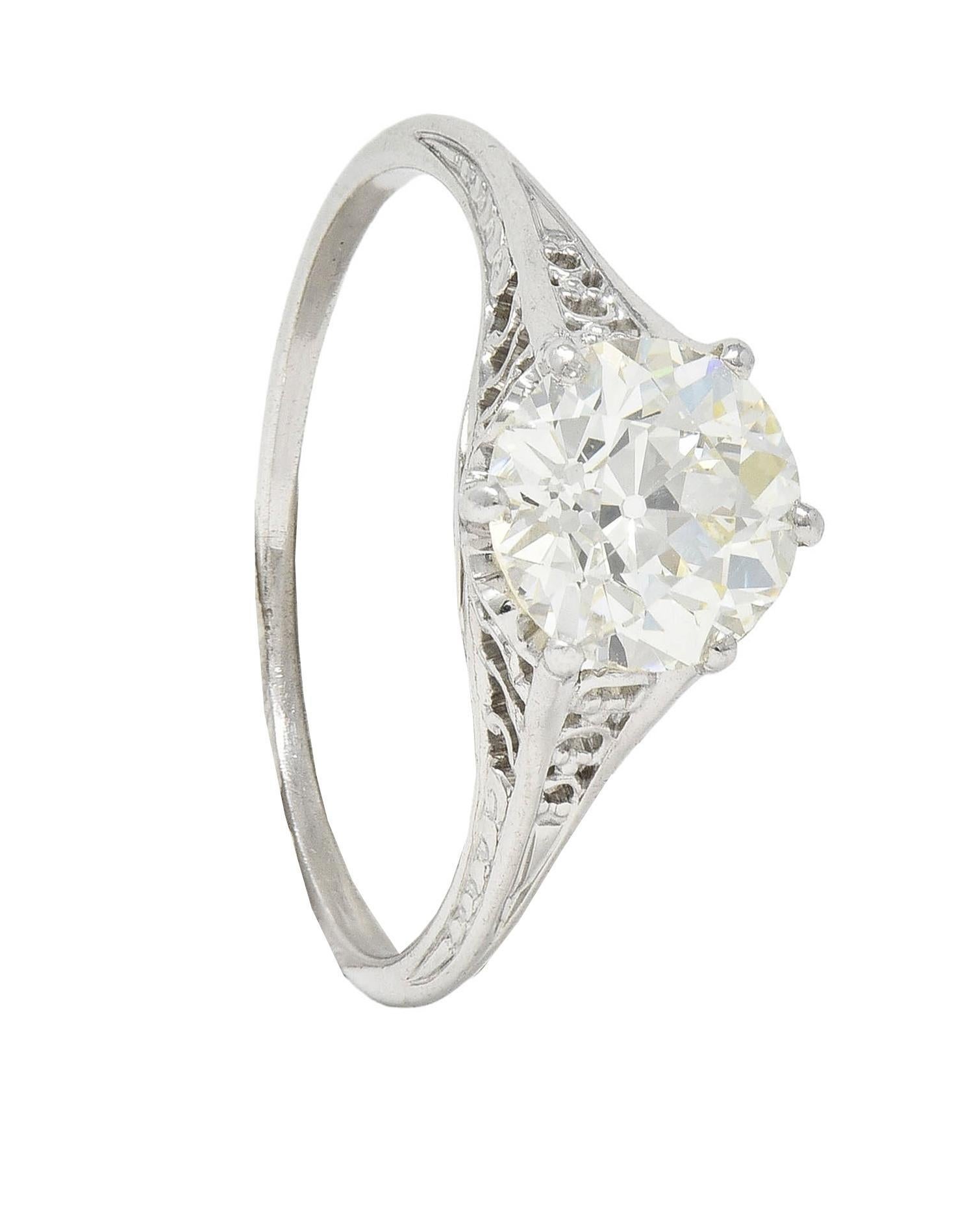 Bague de fiançailles antique festonnée Art déco en platine avec diamants de 1,35 carat poids total en vente 6