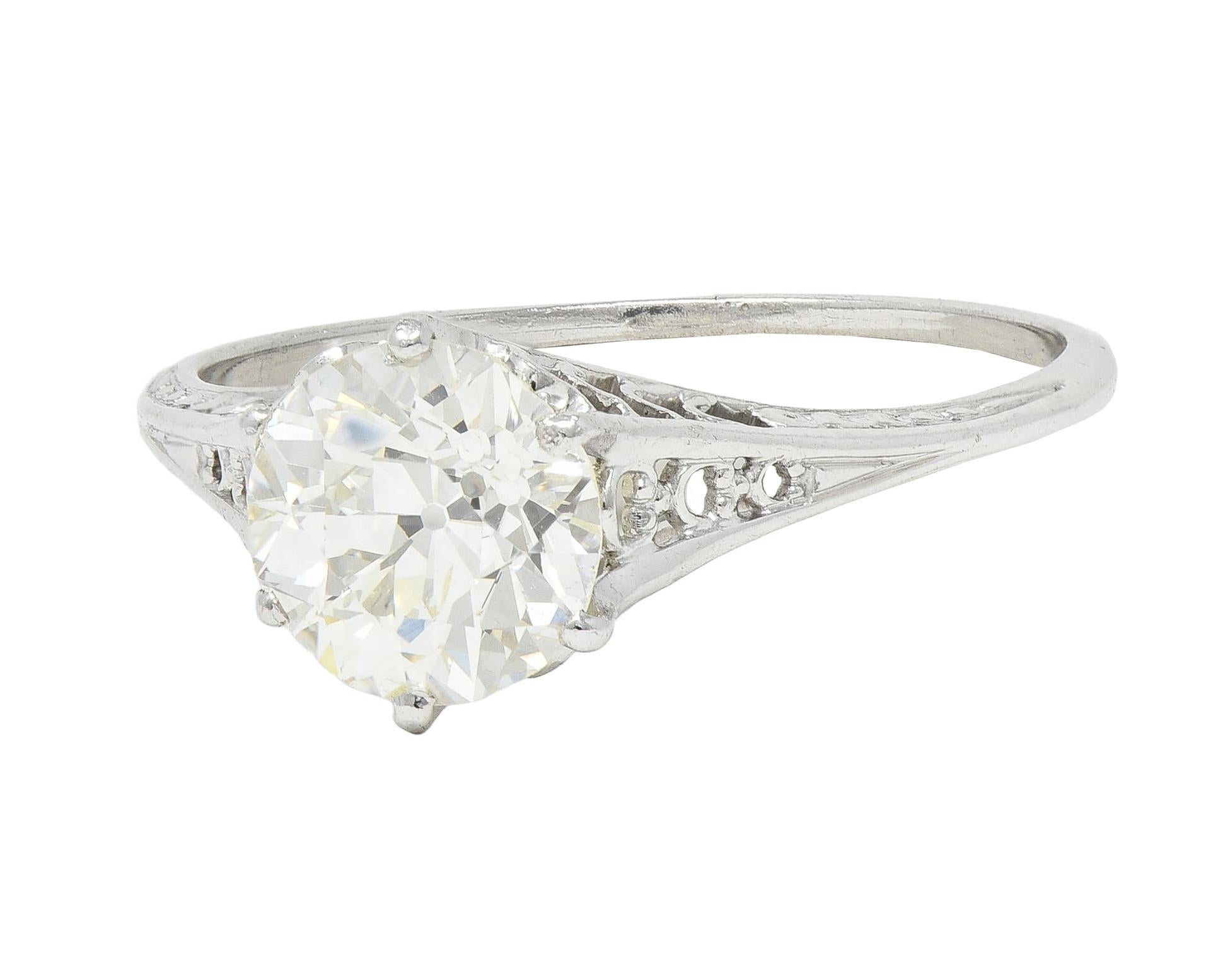 Bague de fiançailles antique festonnée Art déco en platine avec diamants de 1,35 carat poids total en vente 2