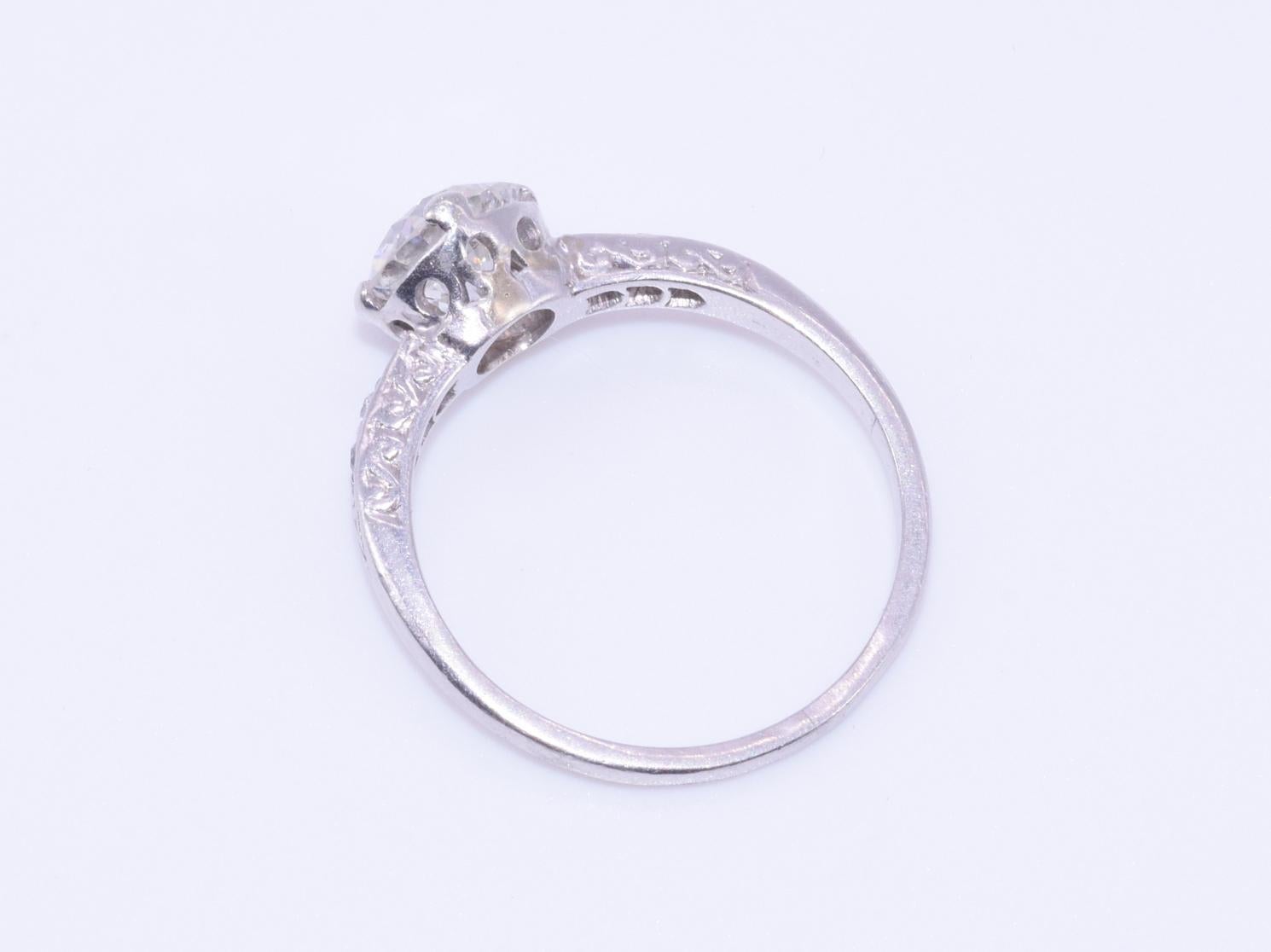 Art Deco 1.35 Carat Old European Cut Diamond Engagement Ring, circa 1920s In Good Condition In New York, NY