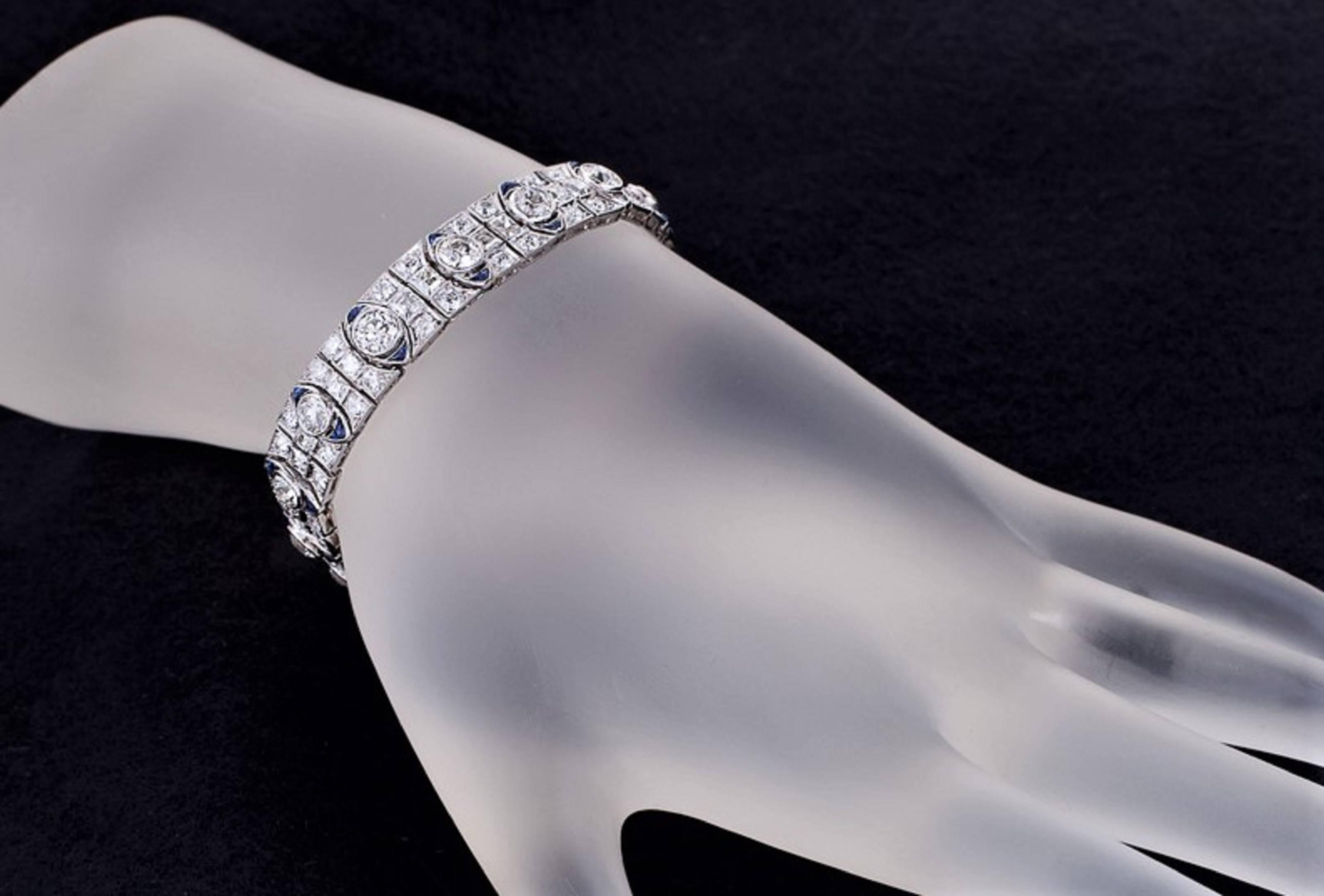 Art Deco 13.72 Carat Diamond Sapphire Platinum Bracelet For Sale 1
