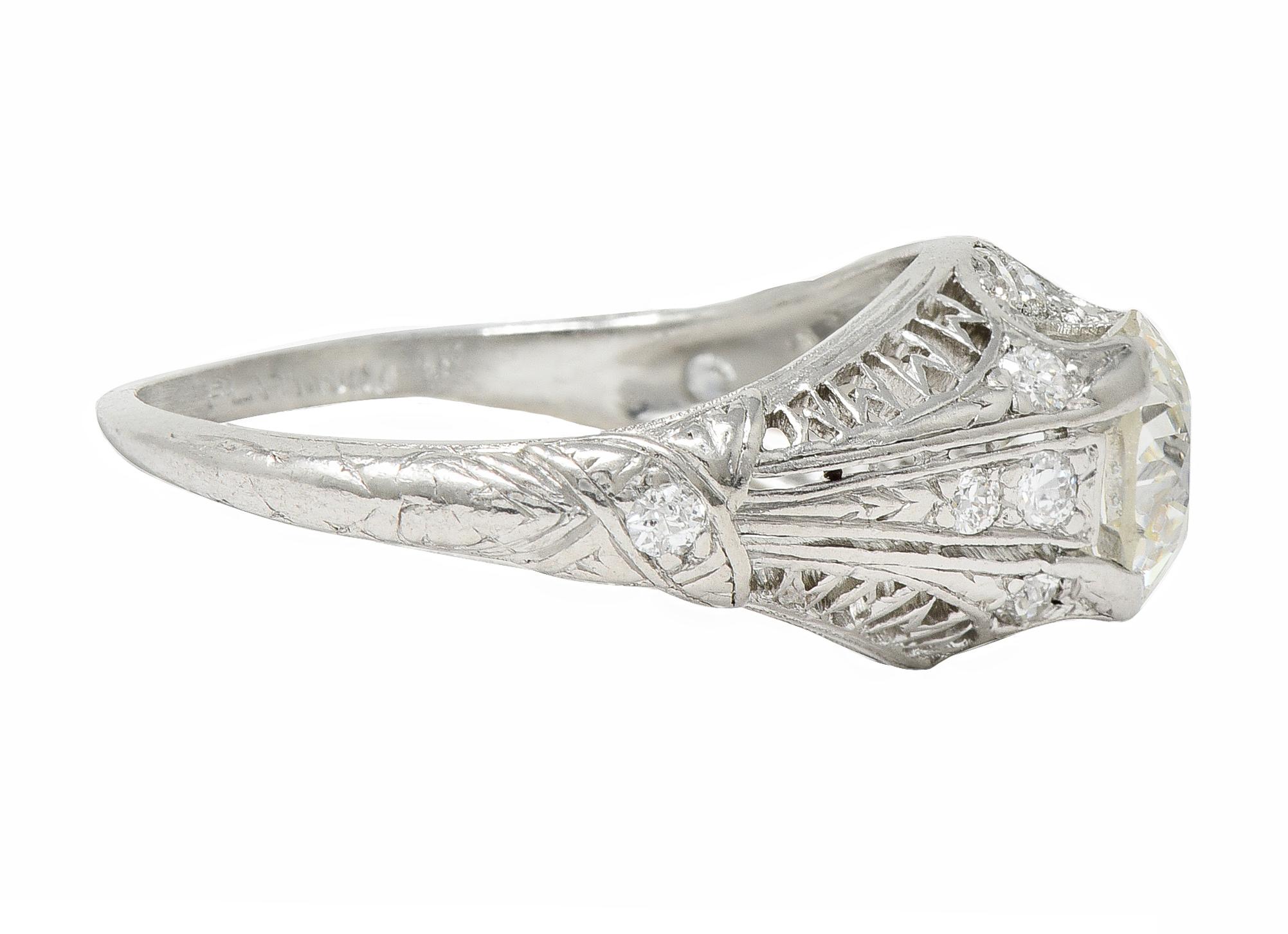 Taille vieille Europe Art Deco 1.38 CTW Diamond Platinum Crescent Cluster Vintage Engagement Ring en vente