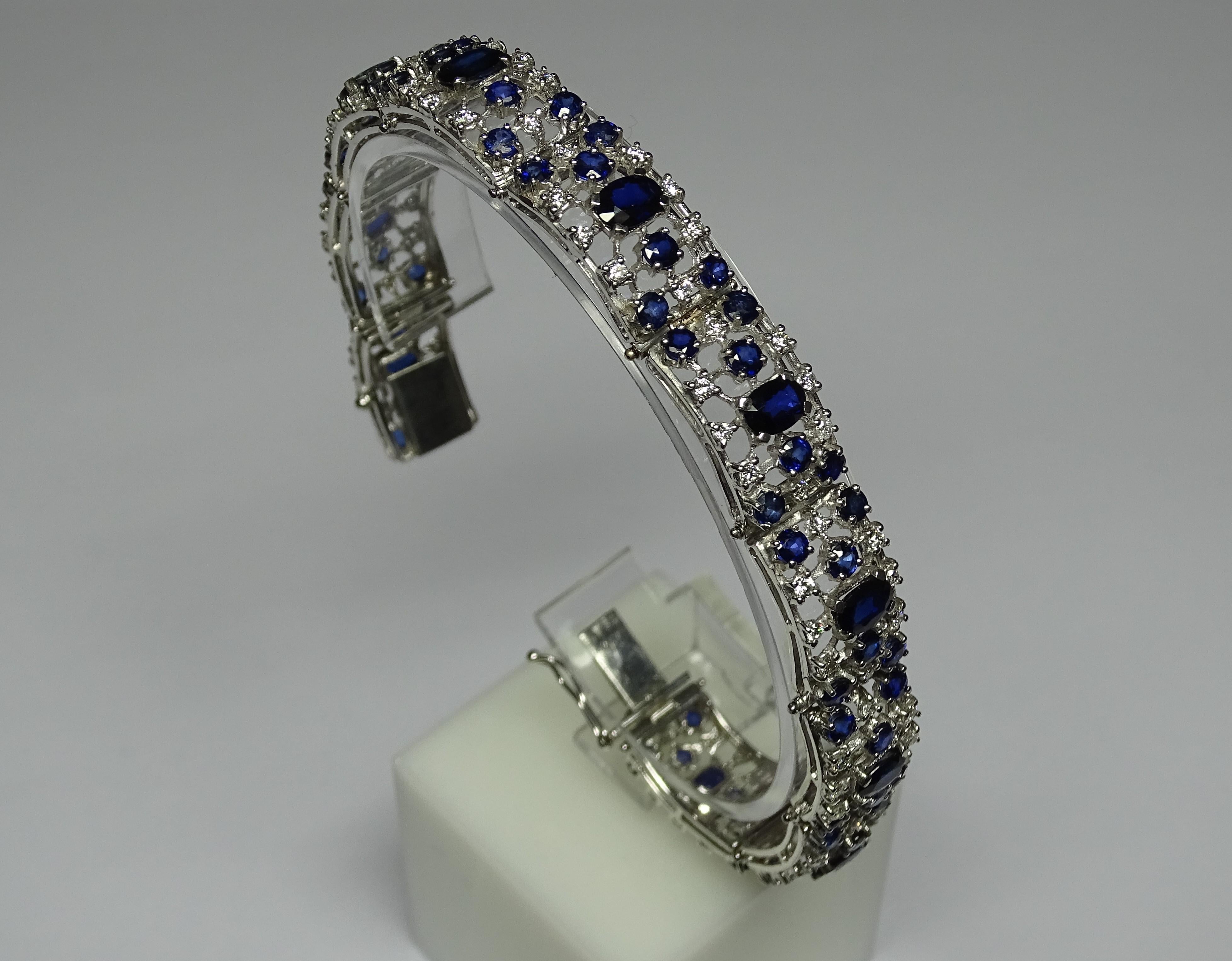 Art Deco Style 13.84 Carat Sapphire White Diamonds 18 Karat White Gold Bracelet For Sale 2
