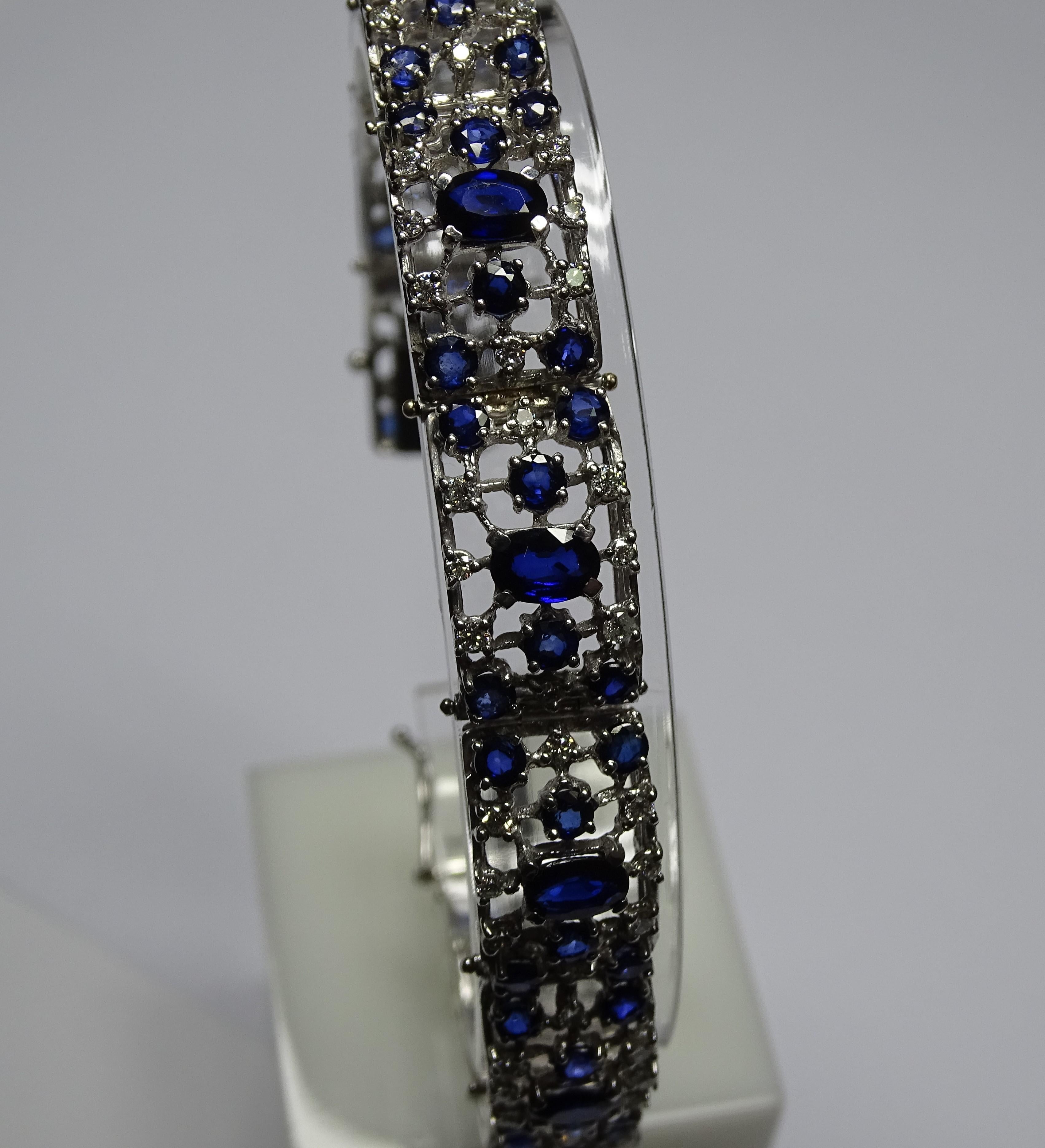 Art Deco Style 13.84 Carat Sapphire White Diamonds 18 Karat White Gold Bracelet For Sale 3