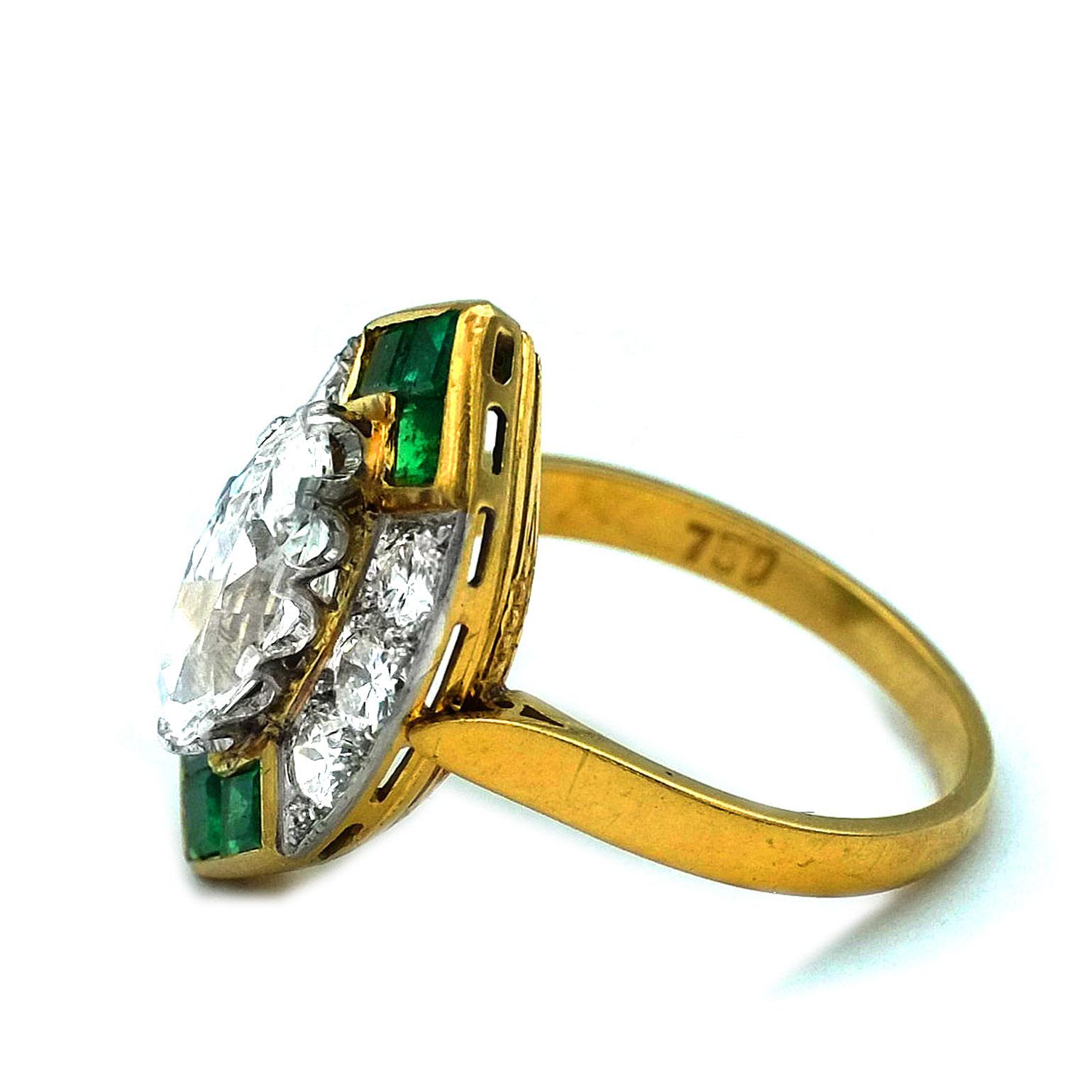Women's Art Deco 1.4 Carat Marquise Cut Diamond and Emerald 18k Gold Ring, circa 1930