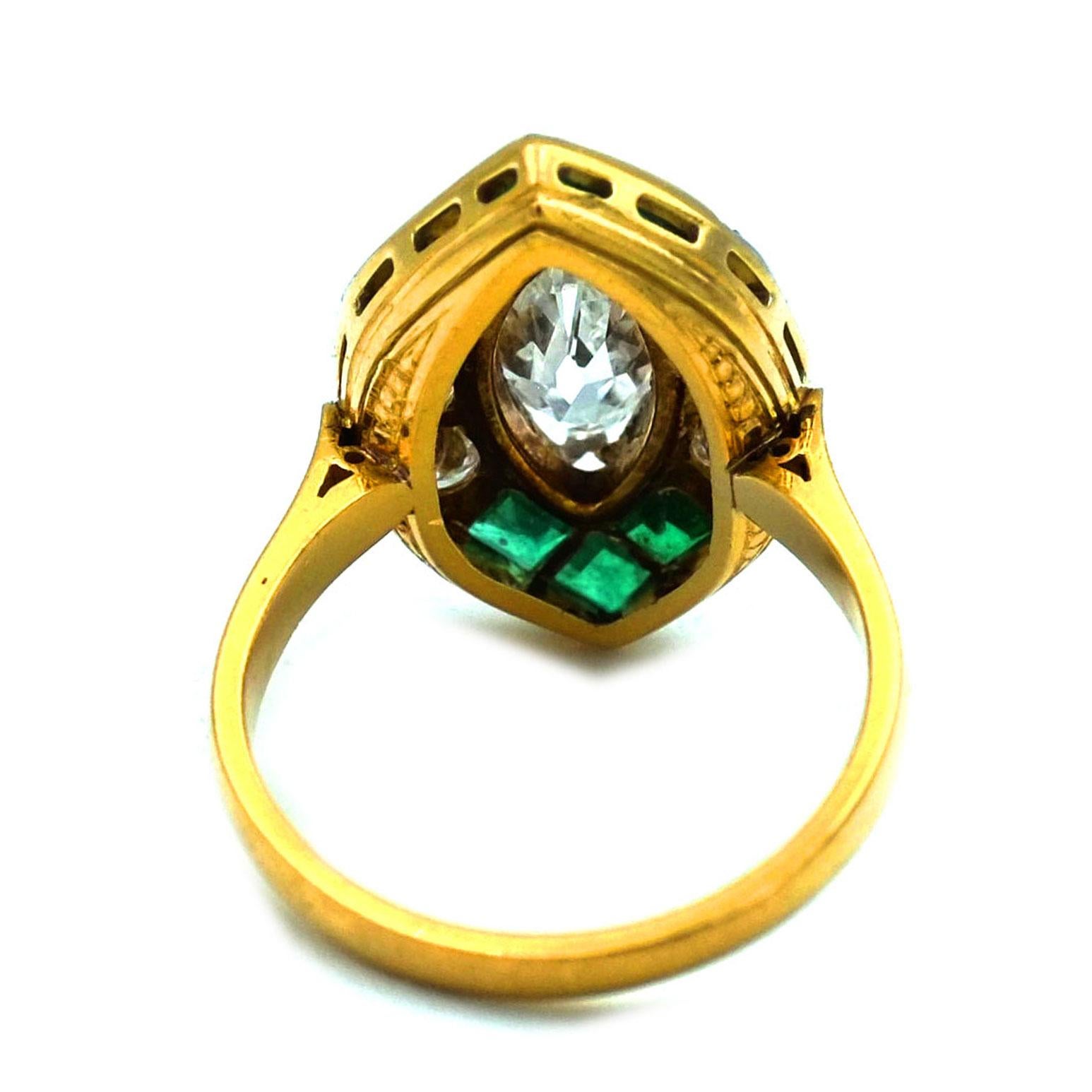 Art Deco 1.4 Carat Marquise Cut Diamond and Emerald 18k Gold Ring, circa 1930 1