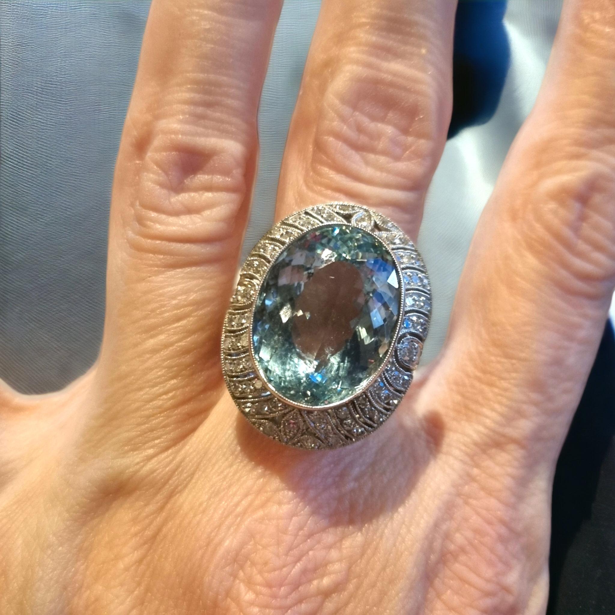 Art-Deco 14 carats Natural Aquamarine (No Treated) and Diamond in Platinum Ring  For Sale 4