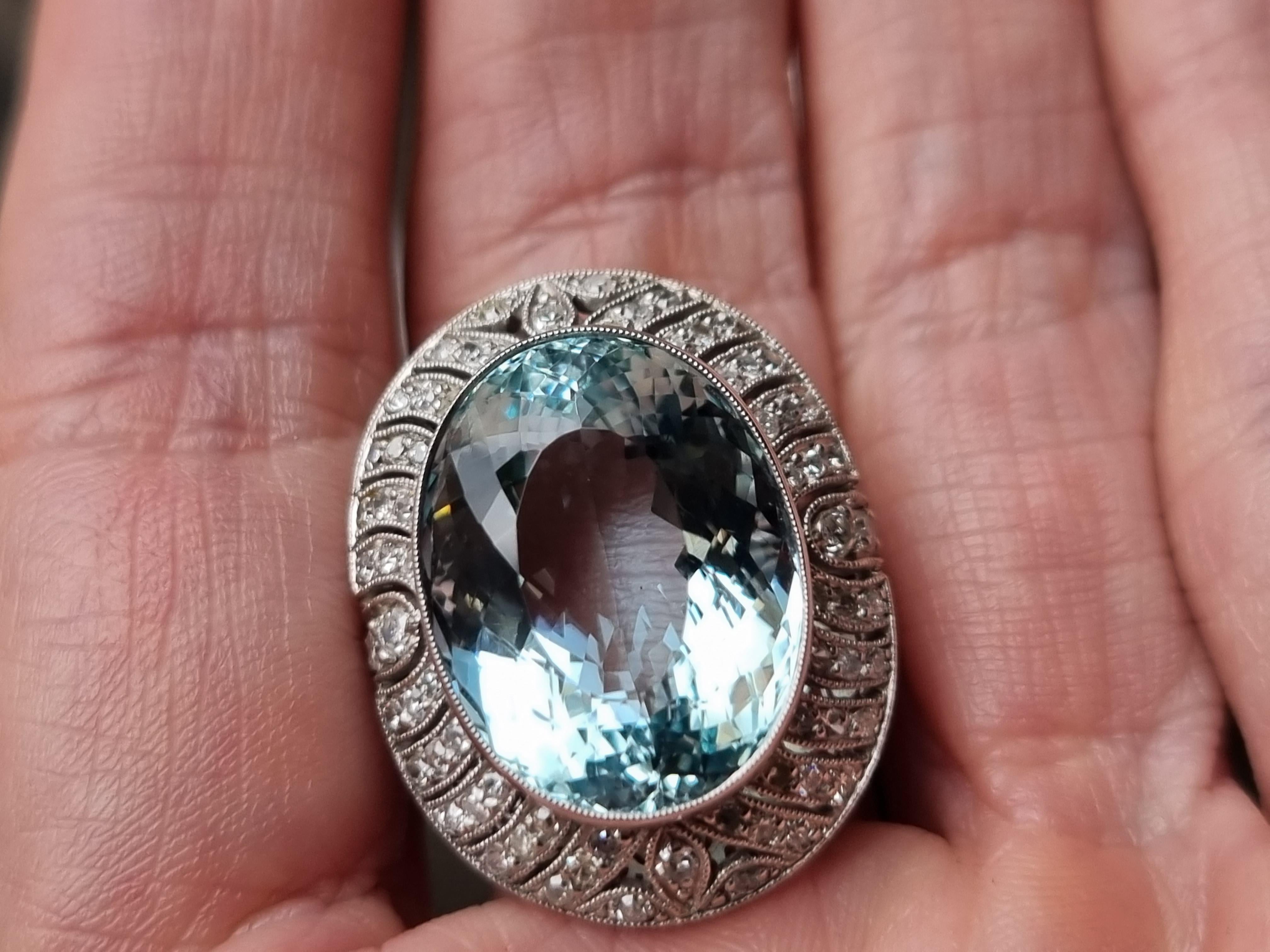 Art-Deco 14 carats Natural Aquamarine (No Treated) and Diamond in Platinum Ring  For Sale 2