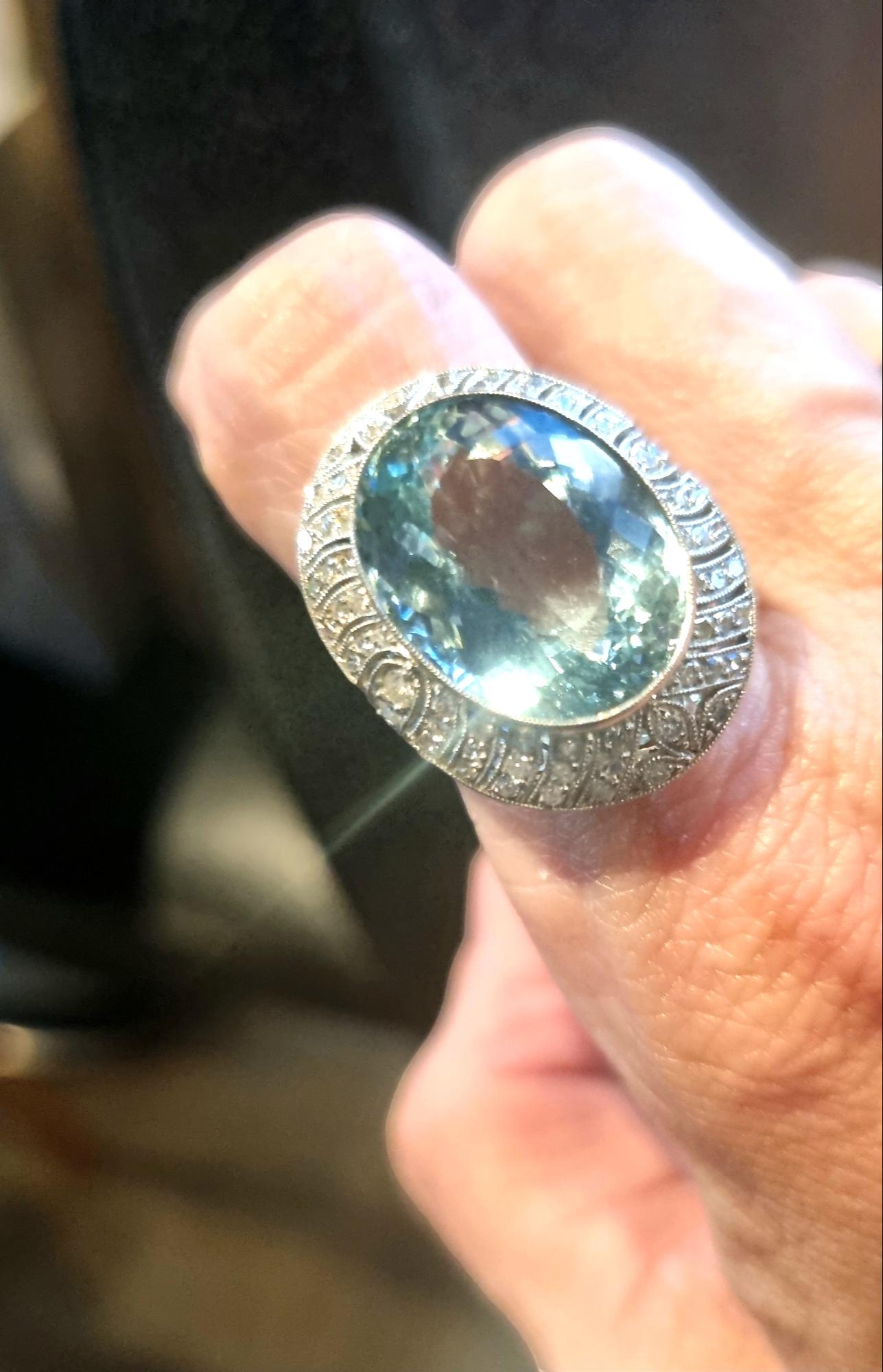 Art-Deco 14 carats Natural Aquamarine (No Treated) and Diamond in Platinum Ring  For Sale 3