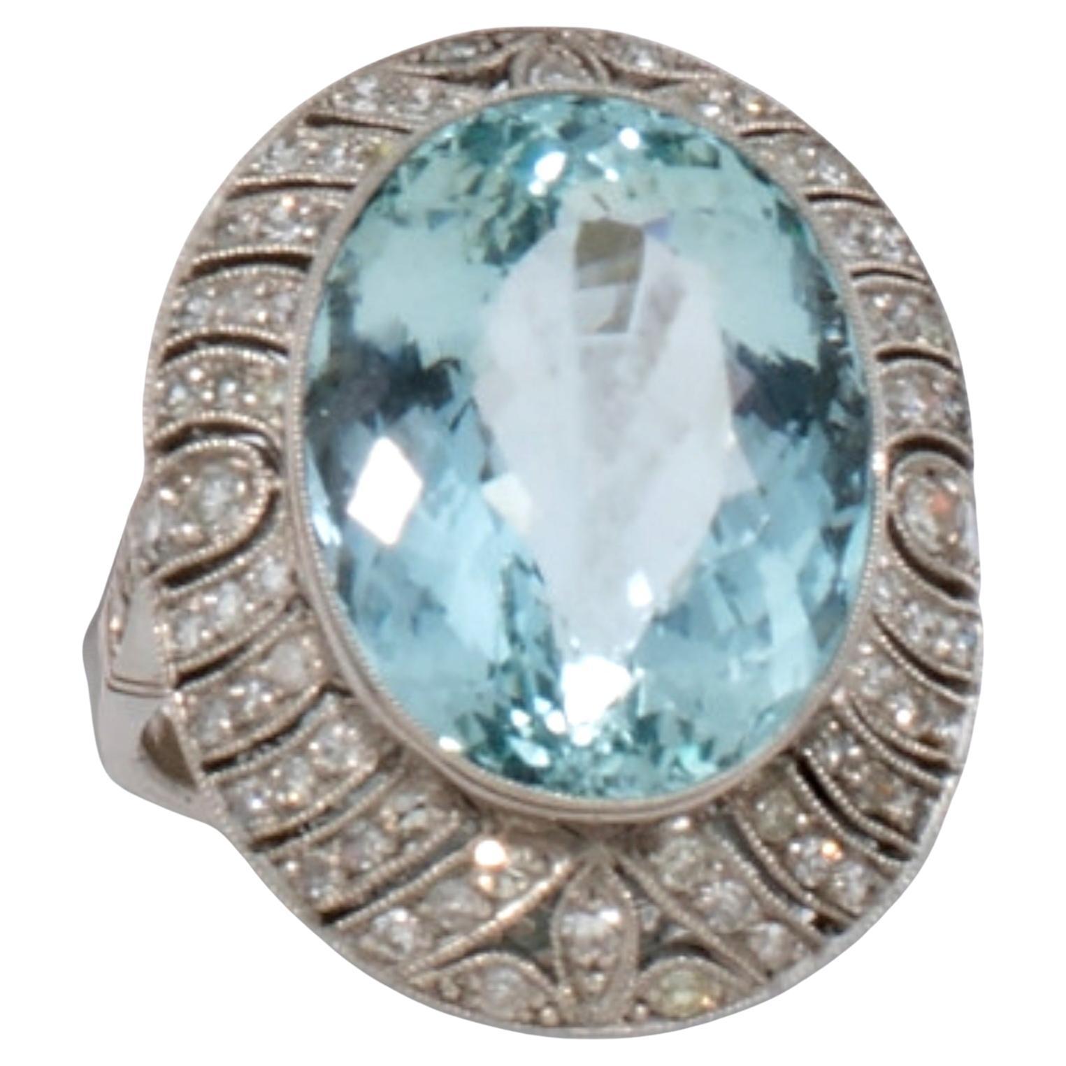 Art-Deco 14 carats Natural Aquamarine (No Treated) and Diamond in Platinum Ring  For Sale
