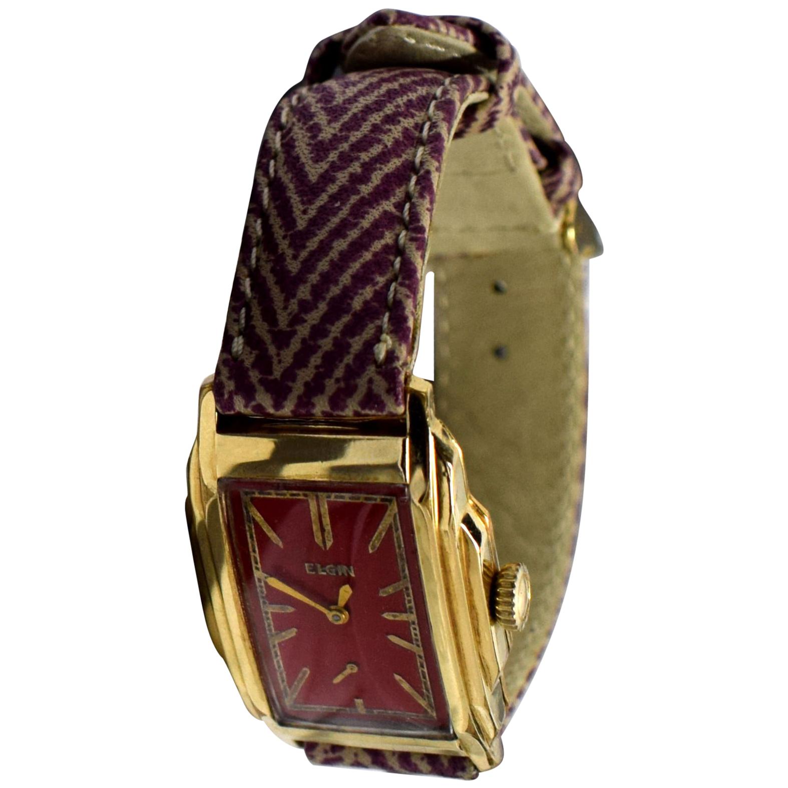 North American Art Deco 14-Karat Gold Cherry Red Gents Wristwatch by Elgin, Newly Serviced