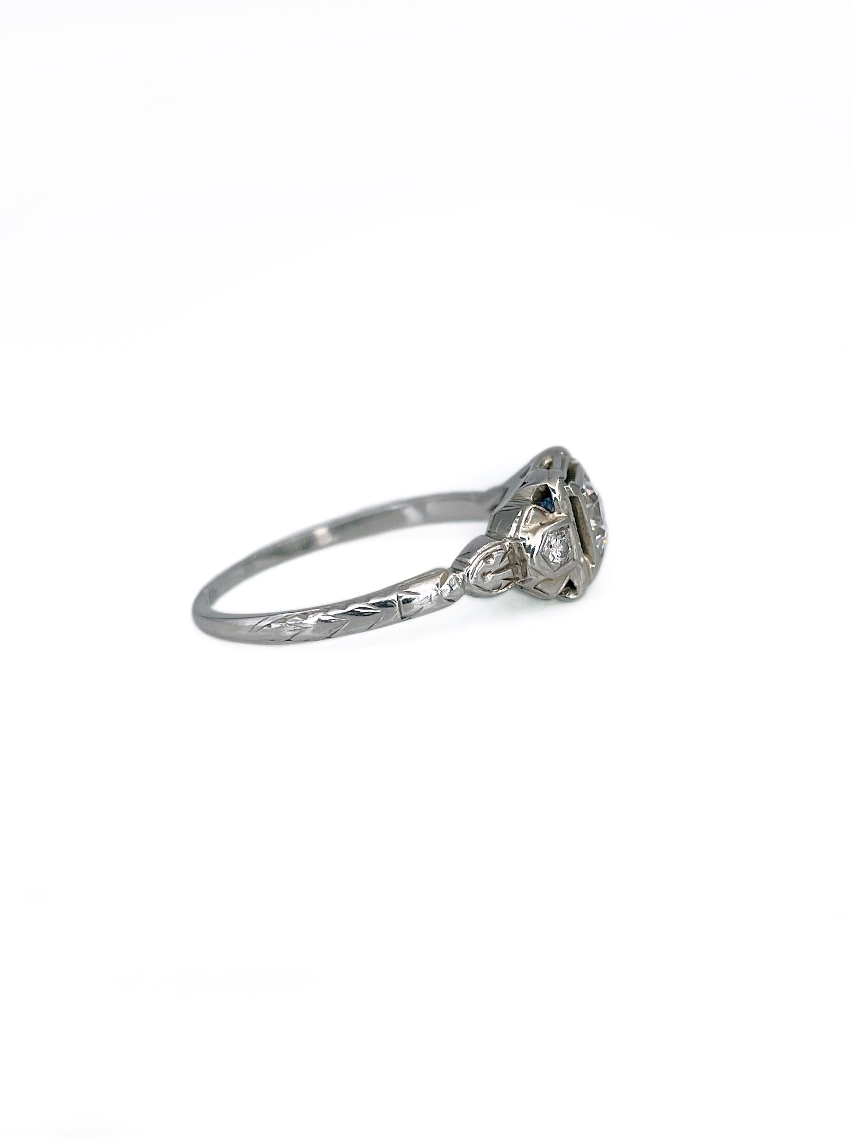 Art Deco 14 Karat White Gold 0.32 Carat Diamond Three-Stone Ring In Good Condition For Sale In Vilnius, Vilniaus apskr.