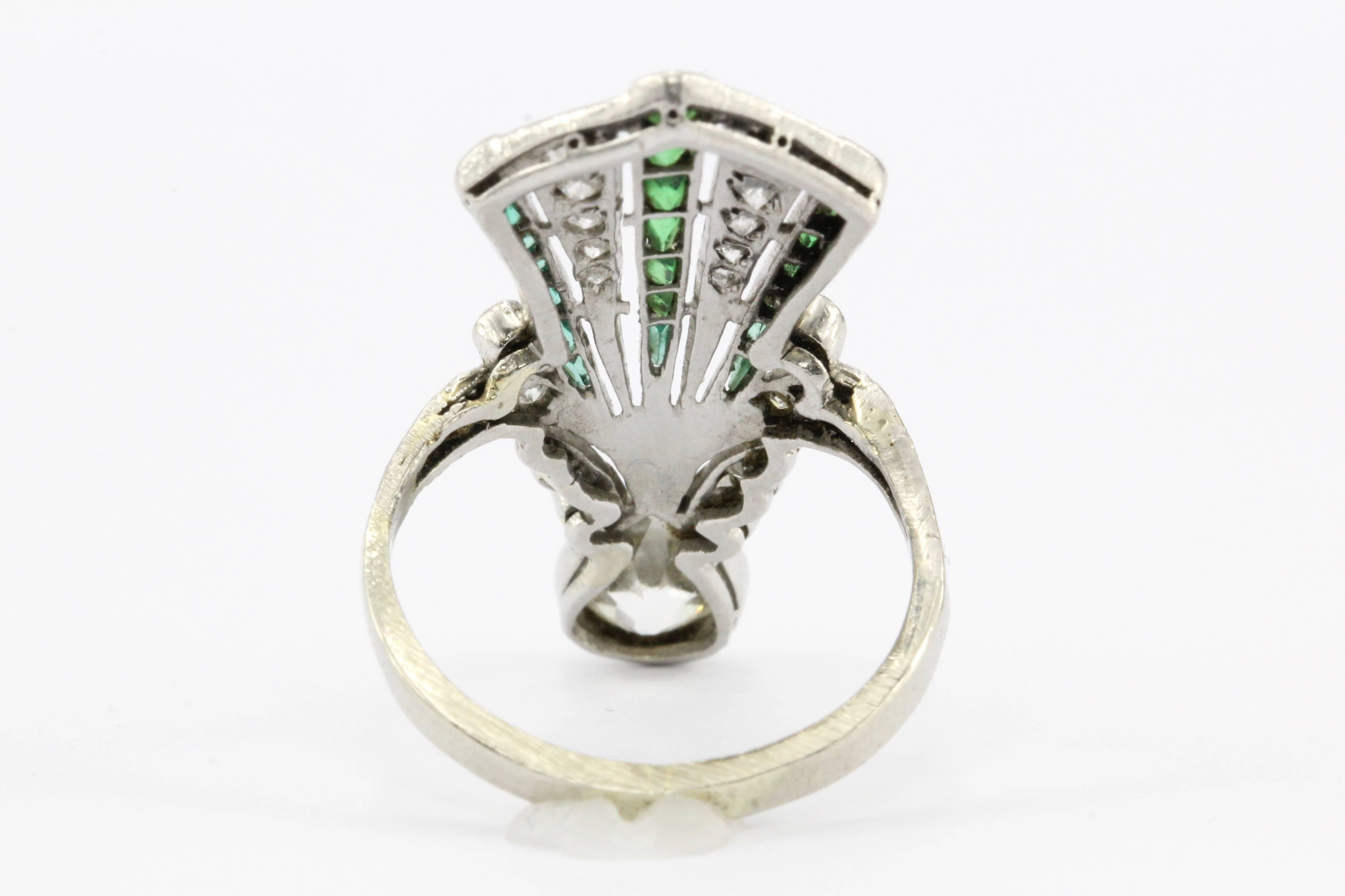 Art Deco 14 Karat White Gold Diamond and Emerald Fan Ring, circa 1920s In Excellent Condition In Cape May, NJ
