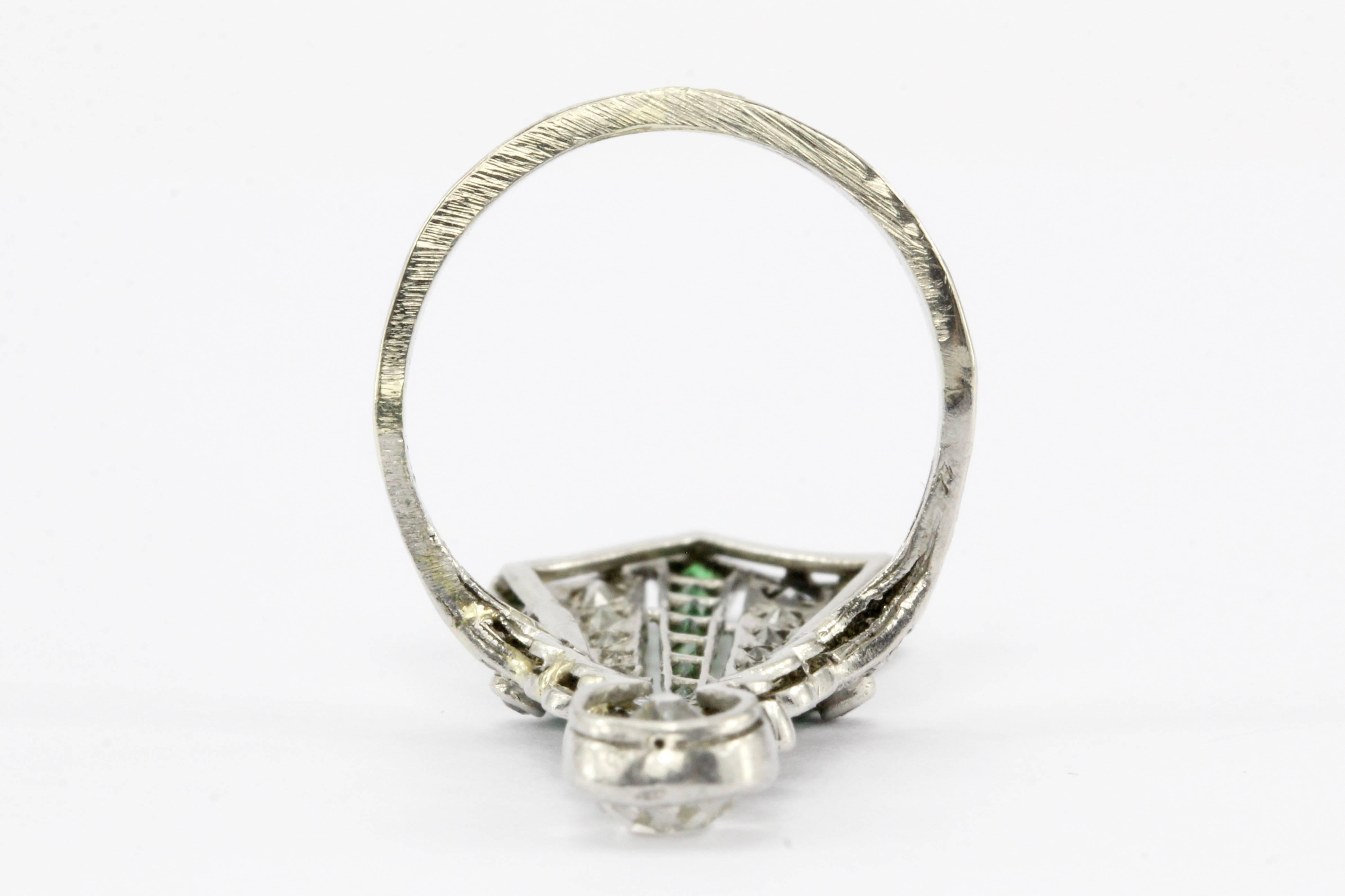 Women's Art Deco 14 Karat White Gold Diamond and Emerald Fan Ring, circa 1920s
