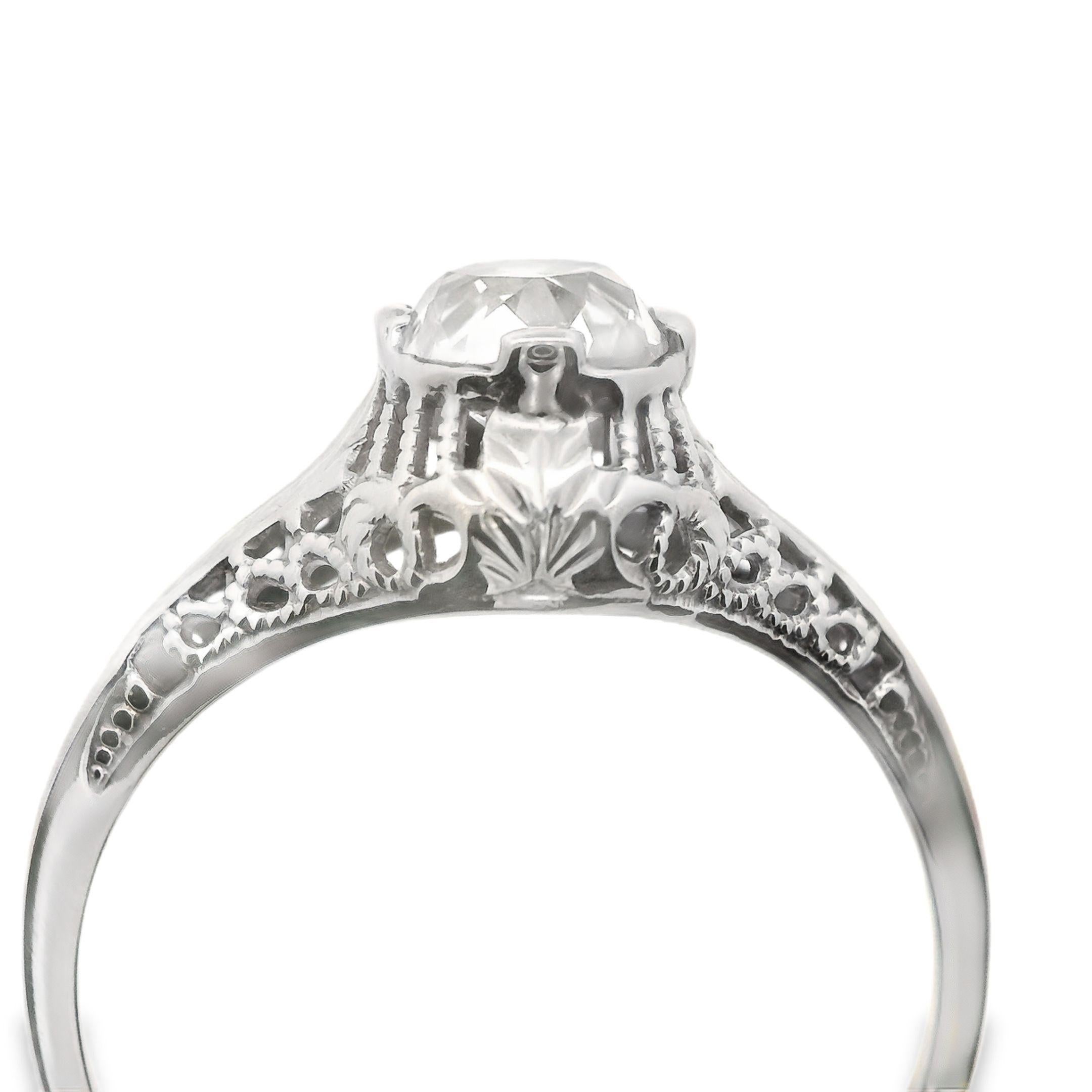 Art Deco 14 Karat White Gold Filigree .7ct Old Mine Cut Diamond Engagement Ring en vente 1