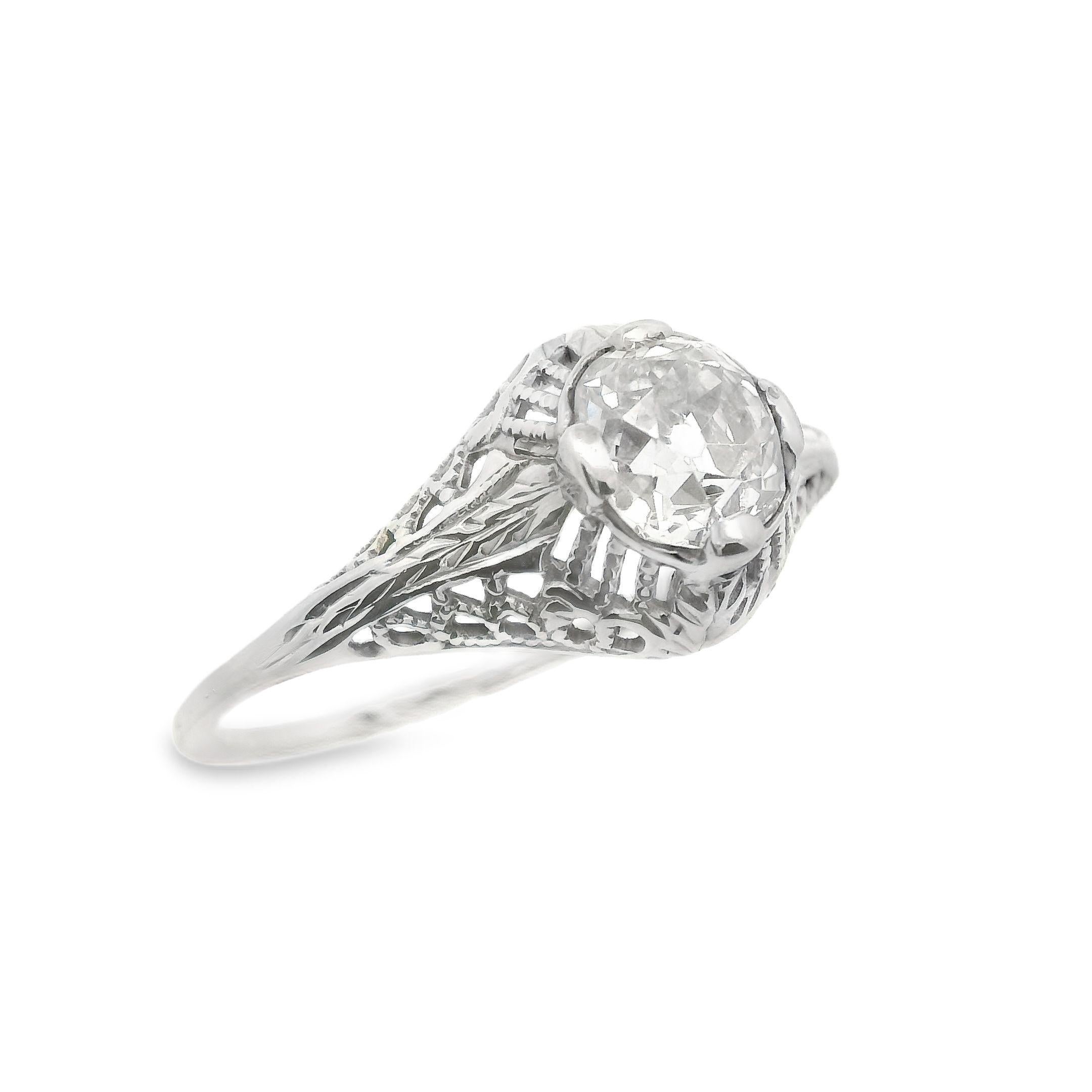 Art Deco 14 Karat White Gold Filigree .7ct Old Mine Cut Diamond Engagement Ring en vente 3